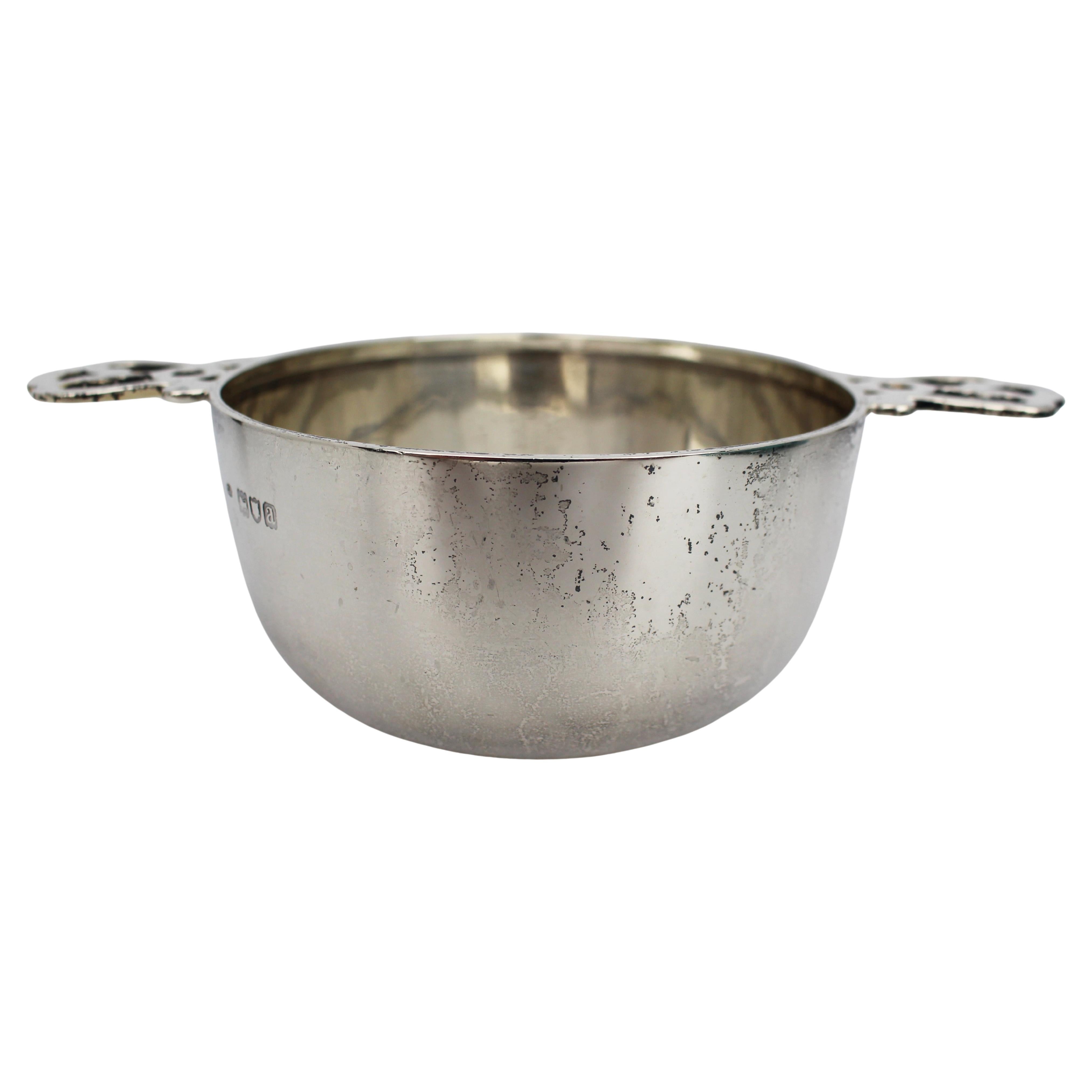 Victorian Solid Silver Porringer by Charles Edwards, London, 1896 For Sale