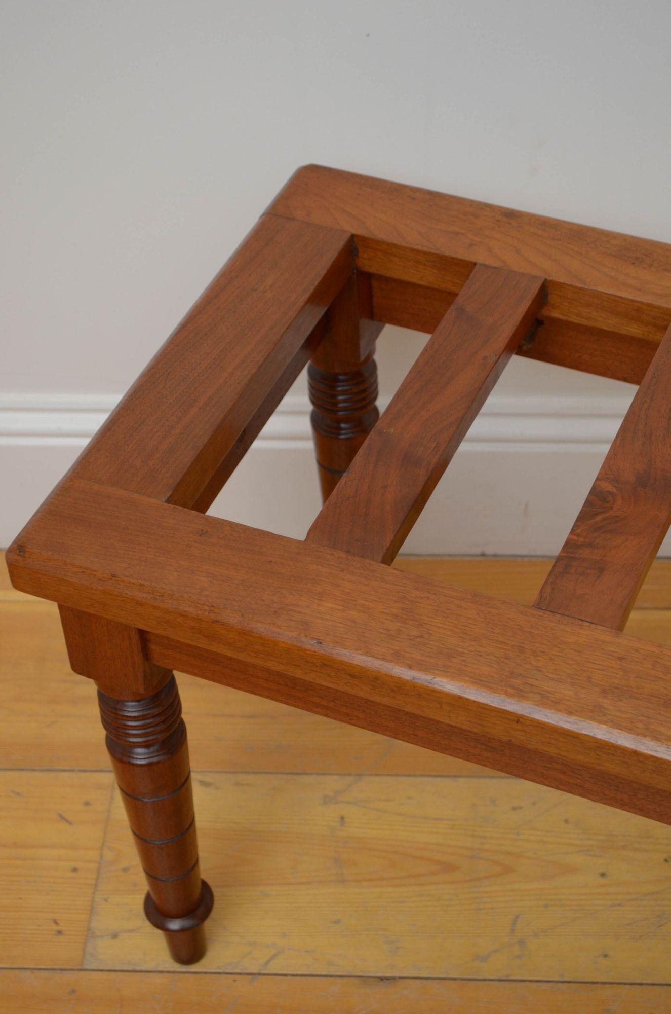 Sn5416 Victorian solid walnut luggage rack with slatted top and turned and ringed tapered legs. This luggage stand would make a good hall bench, all in home ready condition. c1880
H18 1/4