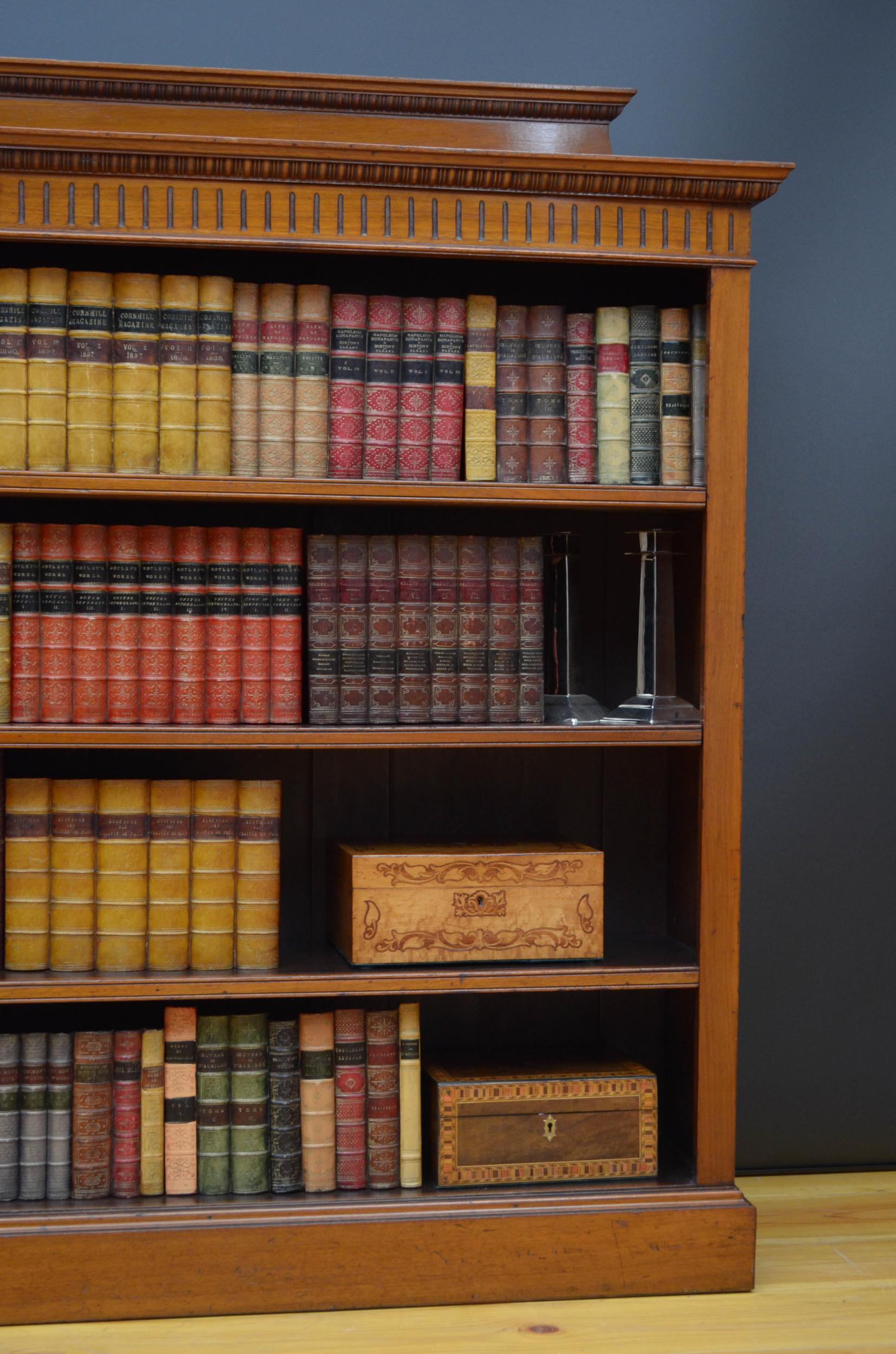 offenes viktorianisches Bücherregal aus massivem Nussbaumholz im Angebot 3