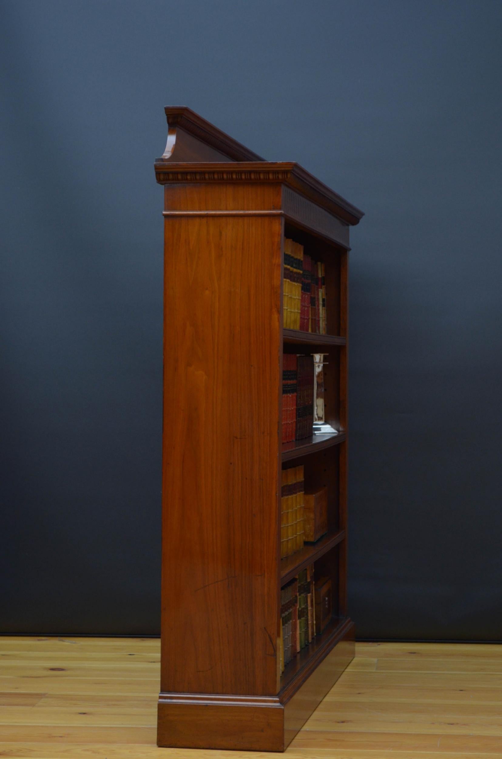 offenes viktorianisches Bücherregal aus massivem Nussbaumholz im Angebot 7