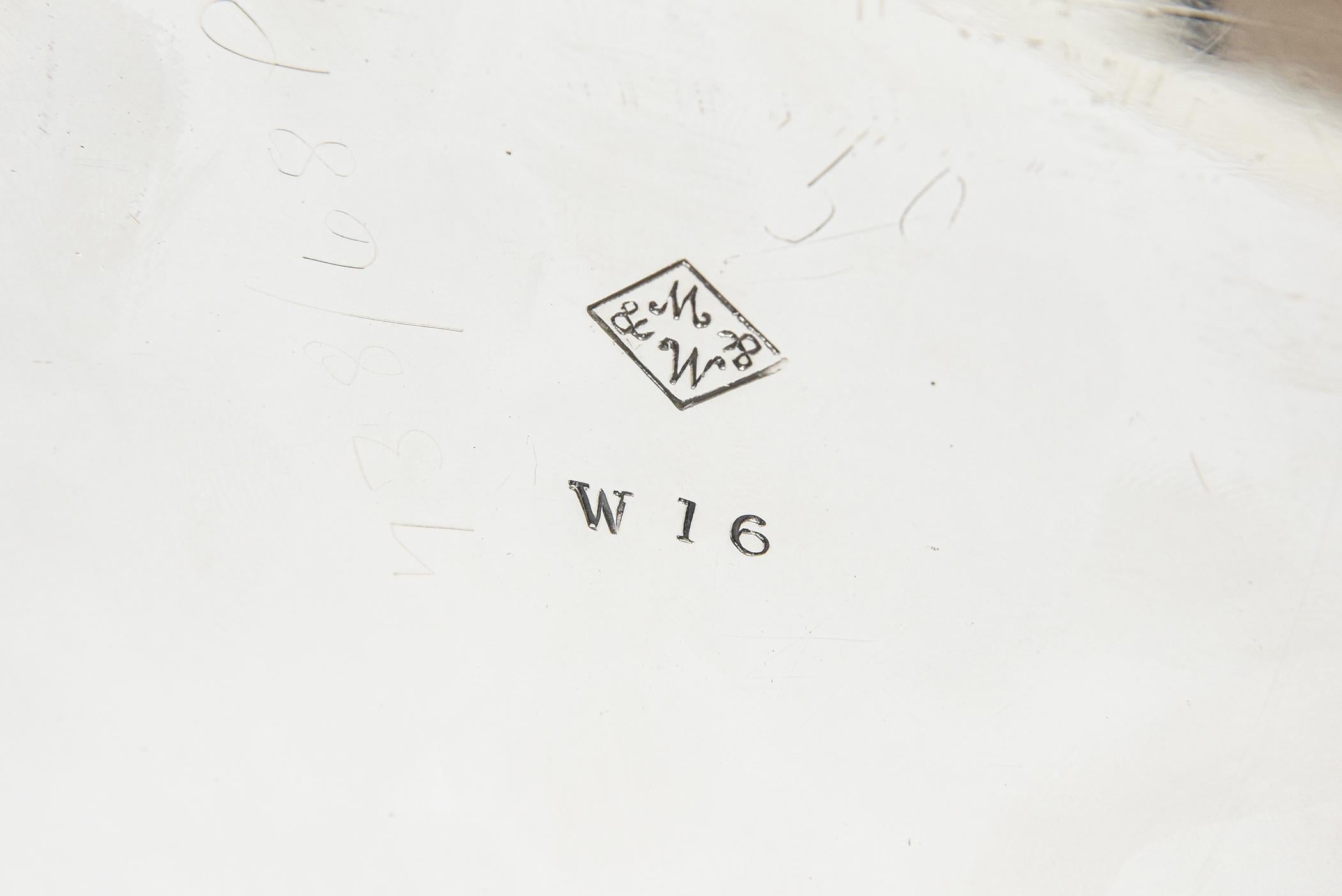 Caja victoriana de barril de galleta con esfinge de renacimiento egipcio de plata Mappin & Webb en venta 4
