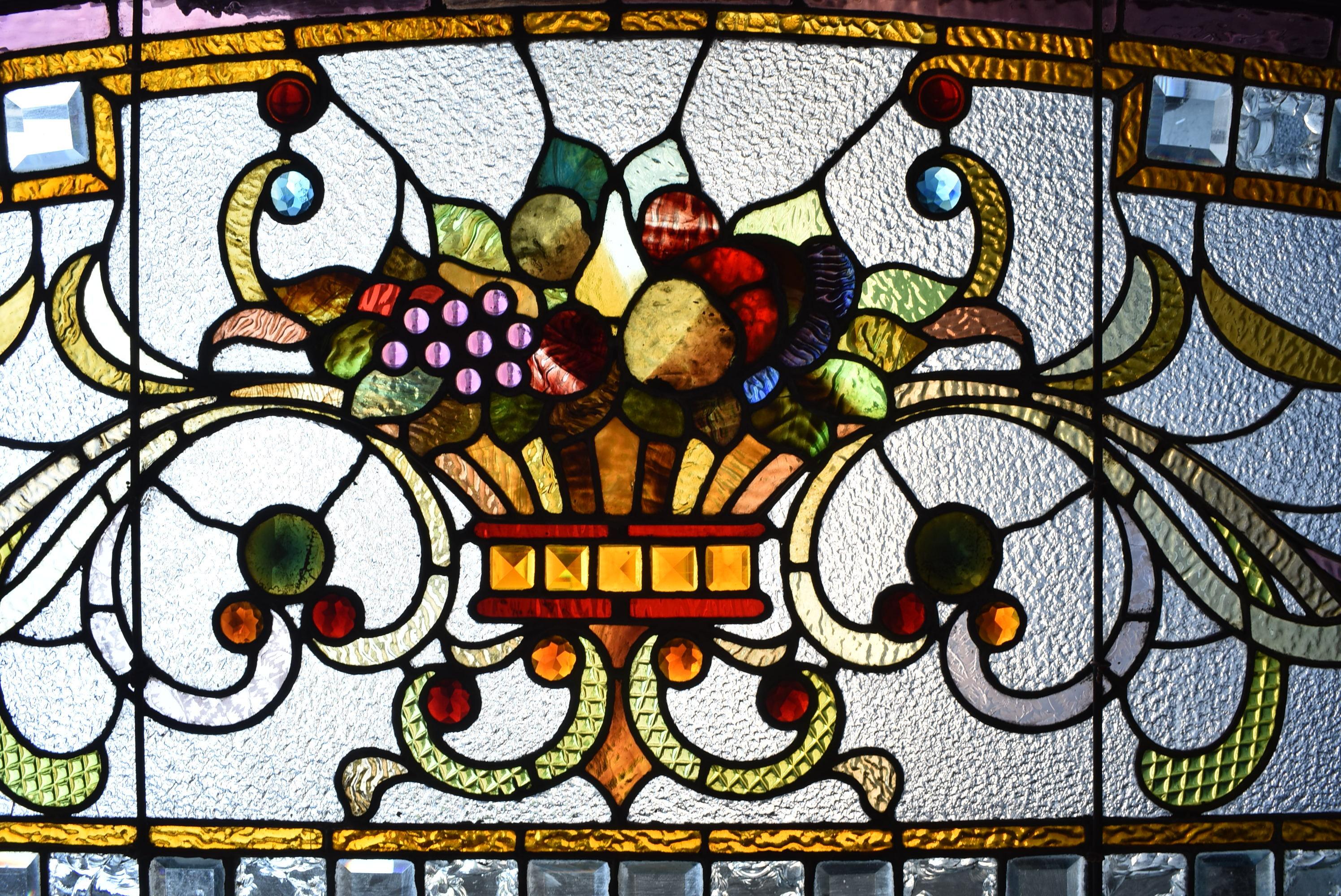 Ventana de travesaño victoriana de cristal tintado y biselado con frutero 64 Victoriano en venta