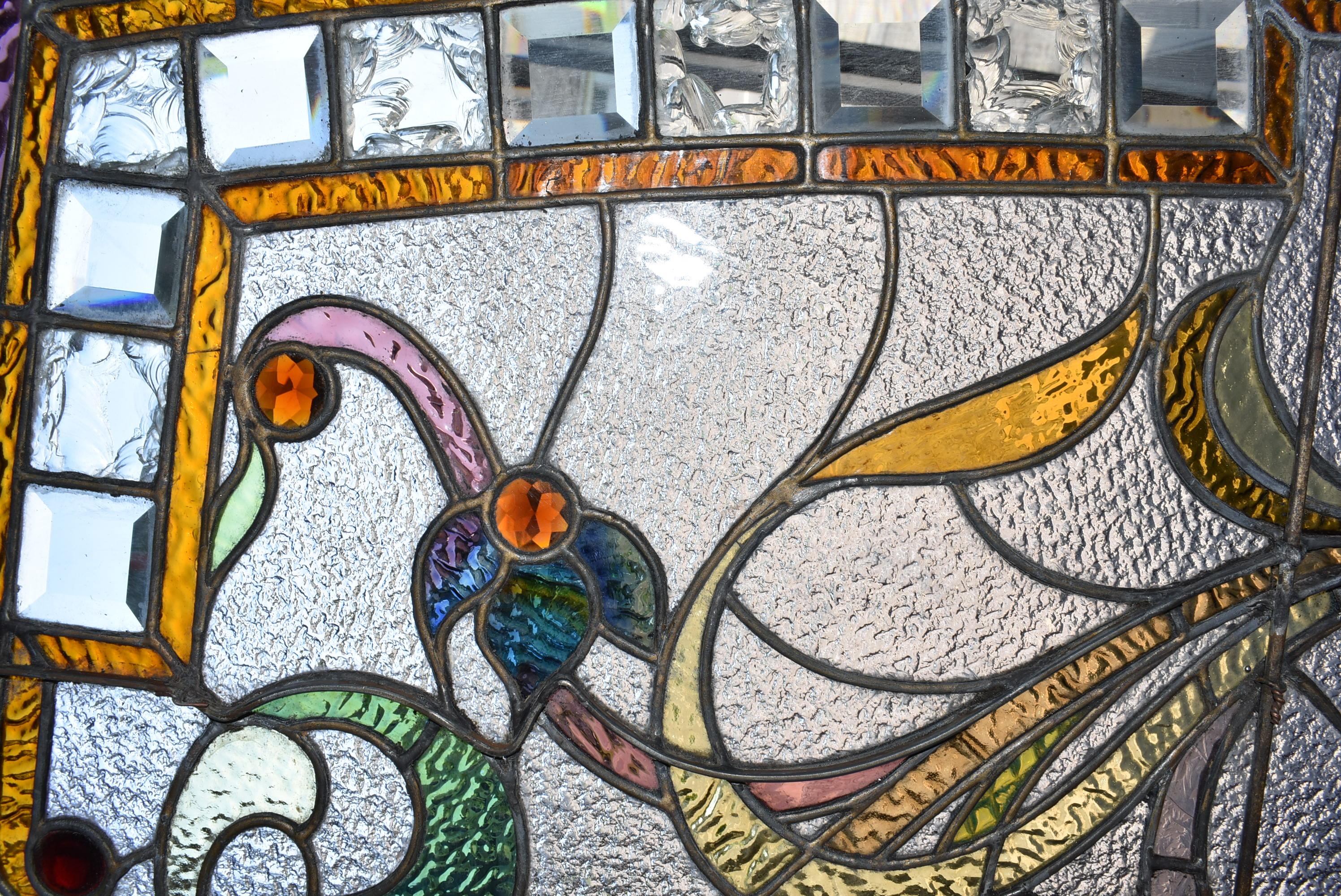 Ventana de travesaño victoriana de cristal tintado y biselado con frutero 64 Vitral en venta