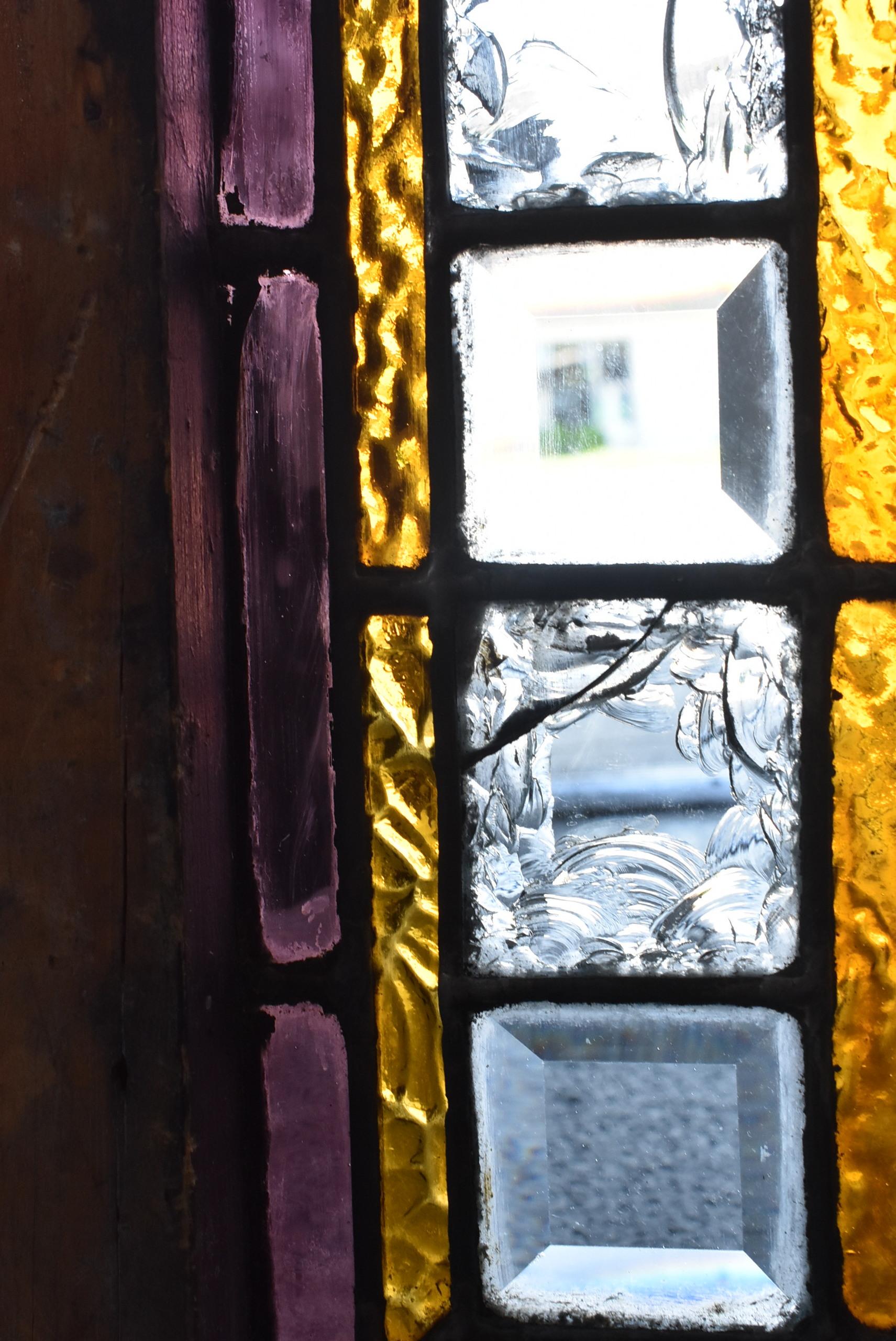 Ventana de travesaño victoriana de cristal tintado y biselado con frutero 64 en venta 3