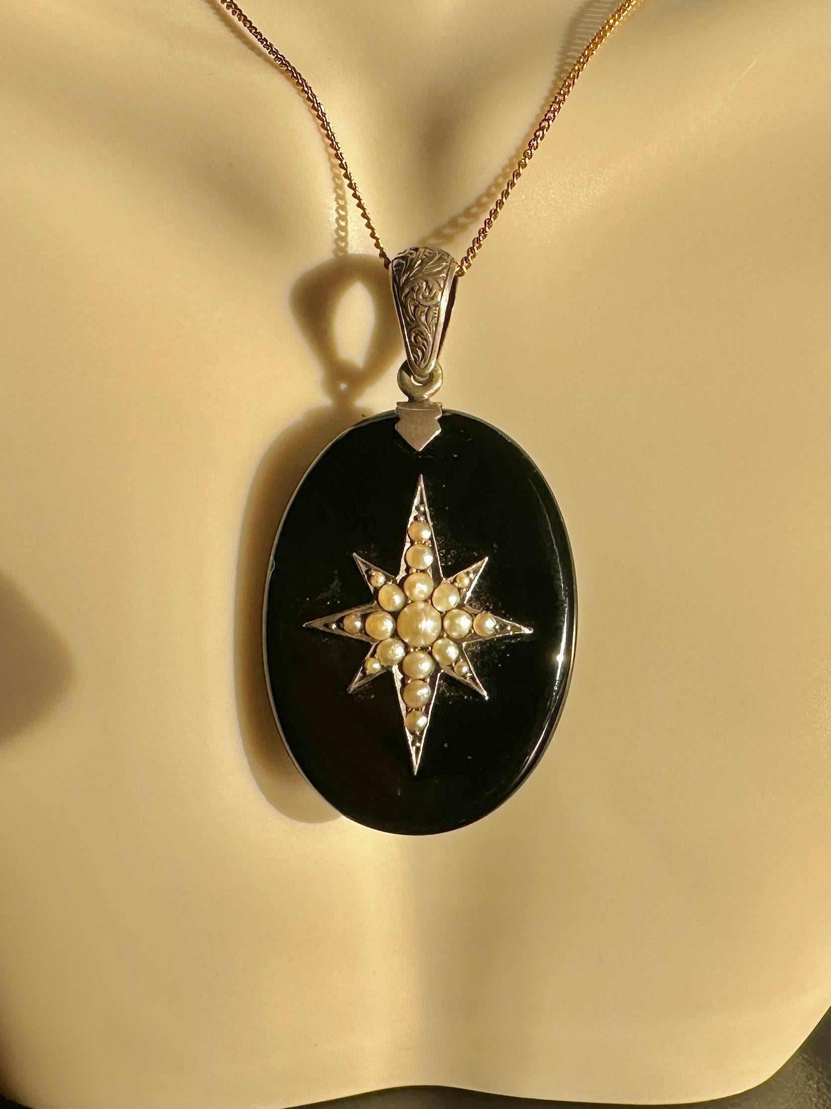 Victorian Star Locket Black Onyx Pearl Engraved Silver Pendant Necklace In Excellent Condition For Sale In New York, NY