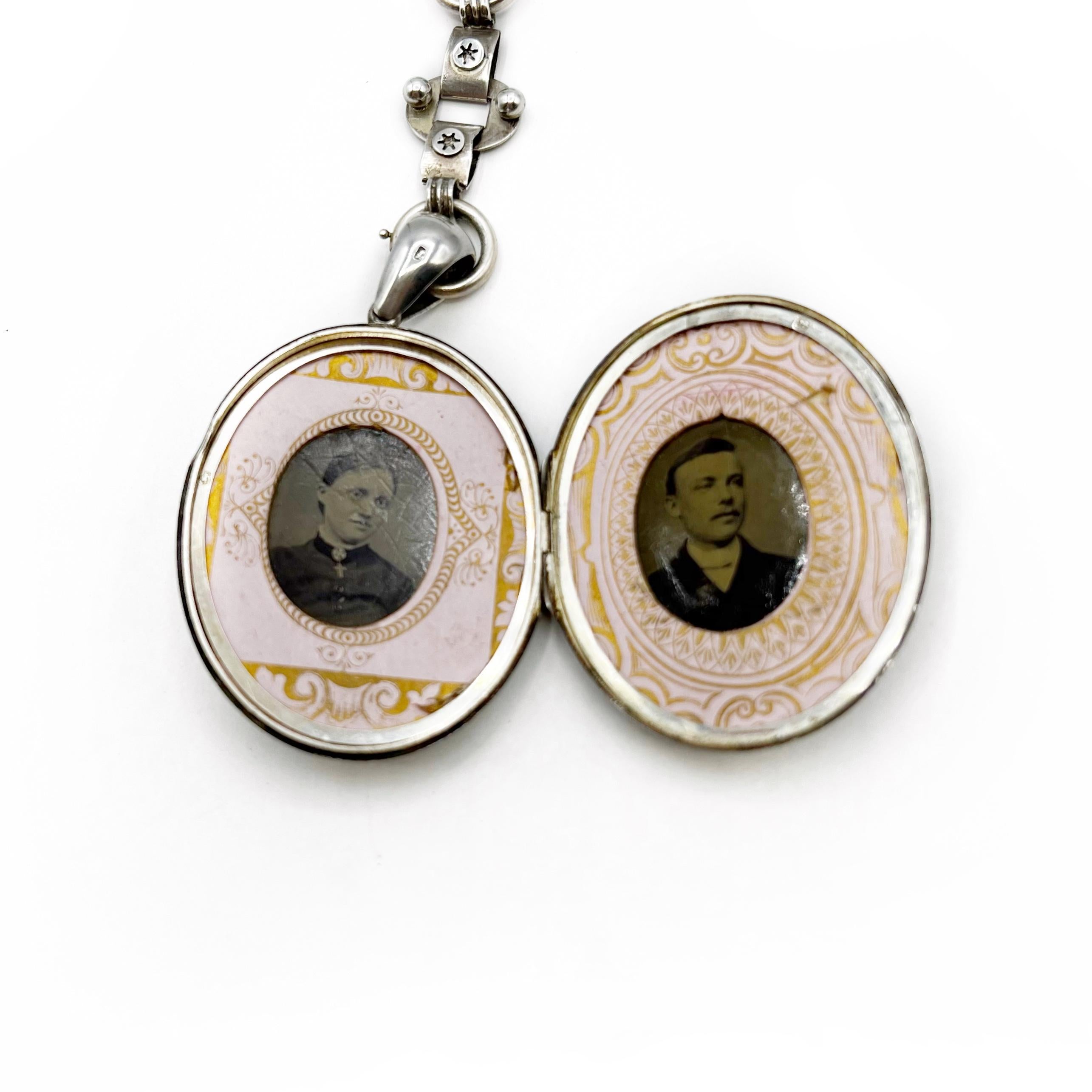 Vittoriano Collana a catena con libro inciso in sterline vittoriane Birmingham, 1880 ca. in vendita
