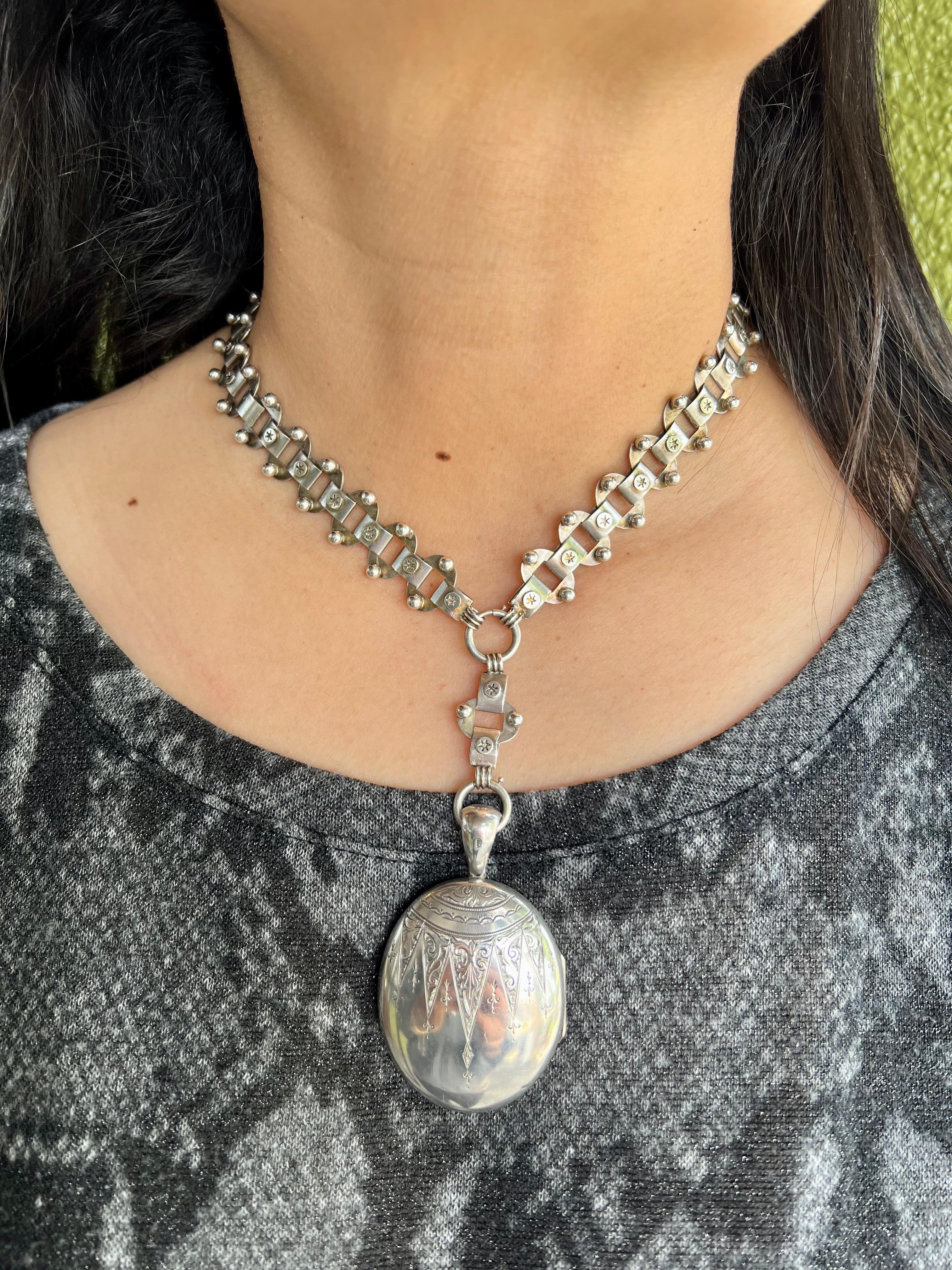 Victorian Sterling Engraved Book Chain Locket Necklace Birmingham c. 1880 In Excellent Condition For Sale In Berkeley, CA