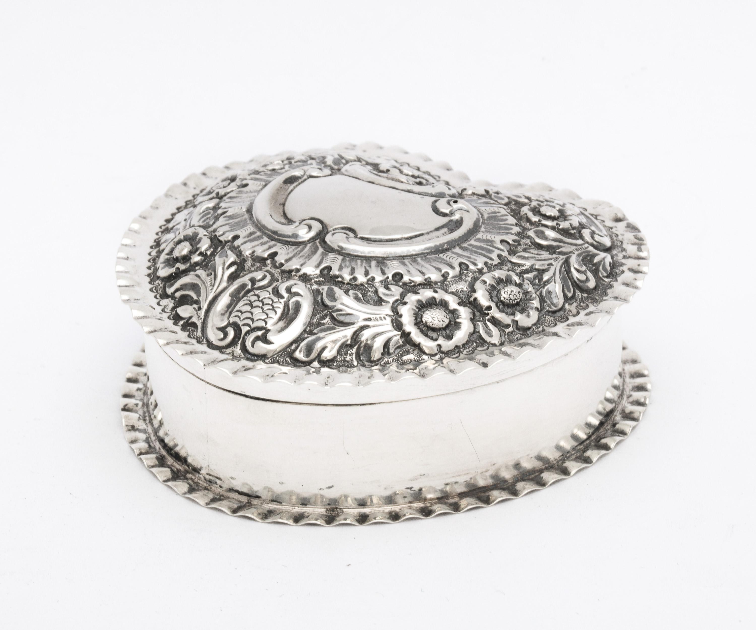 Victorian Sterling Heart-Form Trinkets Box with Hinged Lid In Good Condition In New York, NY