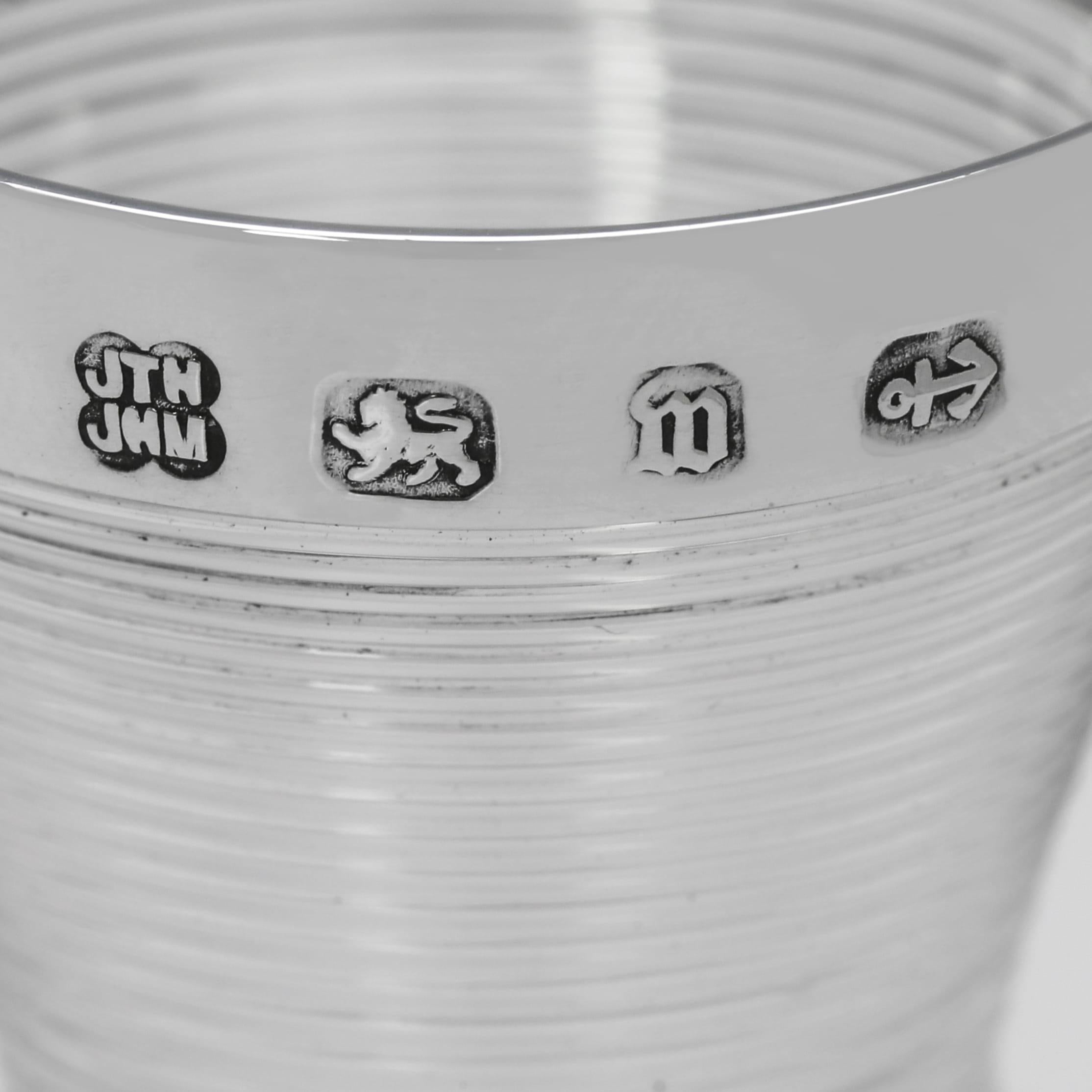 Carafe à décanter victorienne en argent et verre par Heath & Middleton 1896 en vente 3