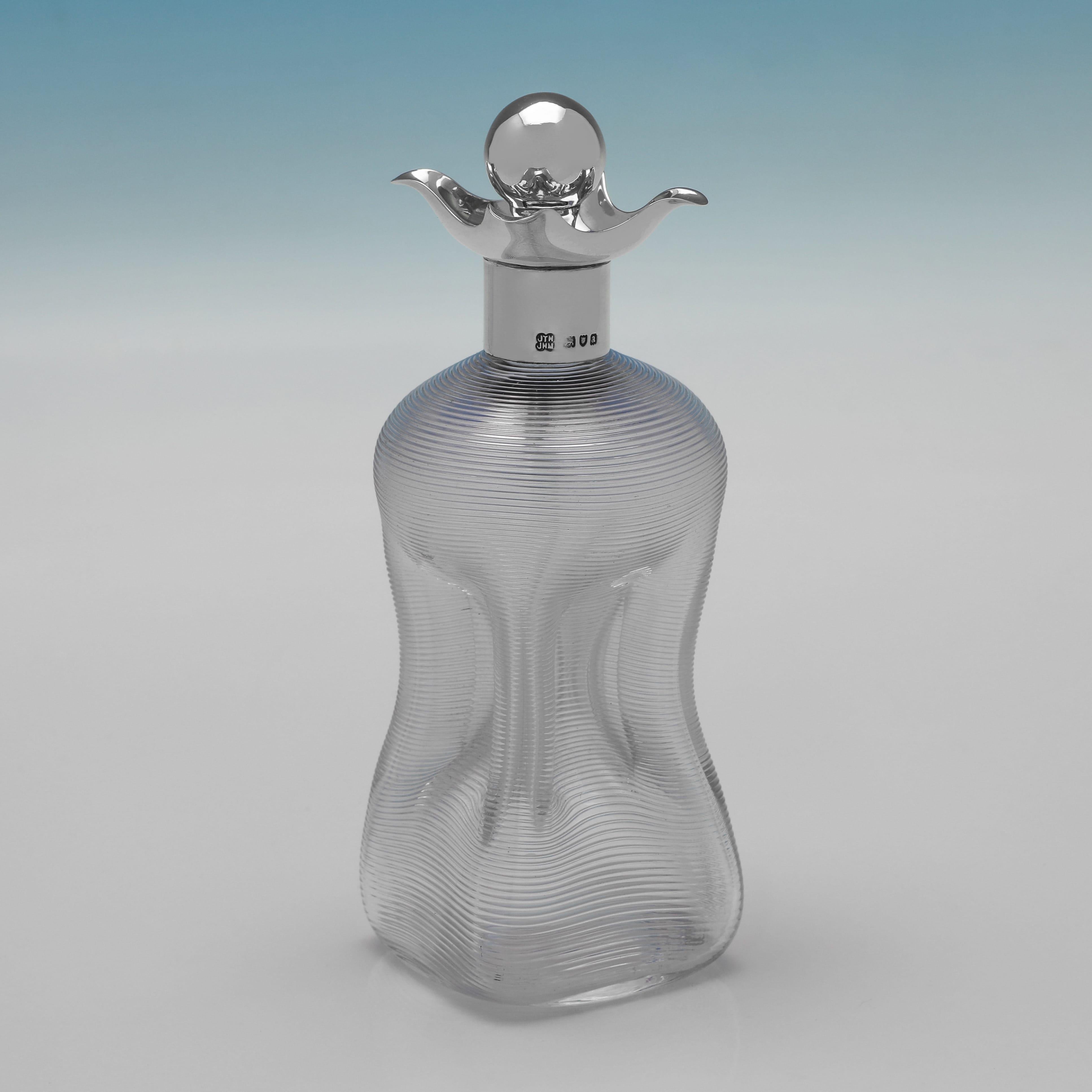 Anglais Carafe à décanter victorienne en argent et verre par Heath & Middleton 1896 en vente