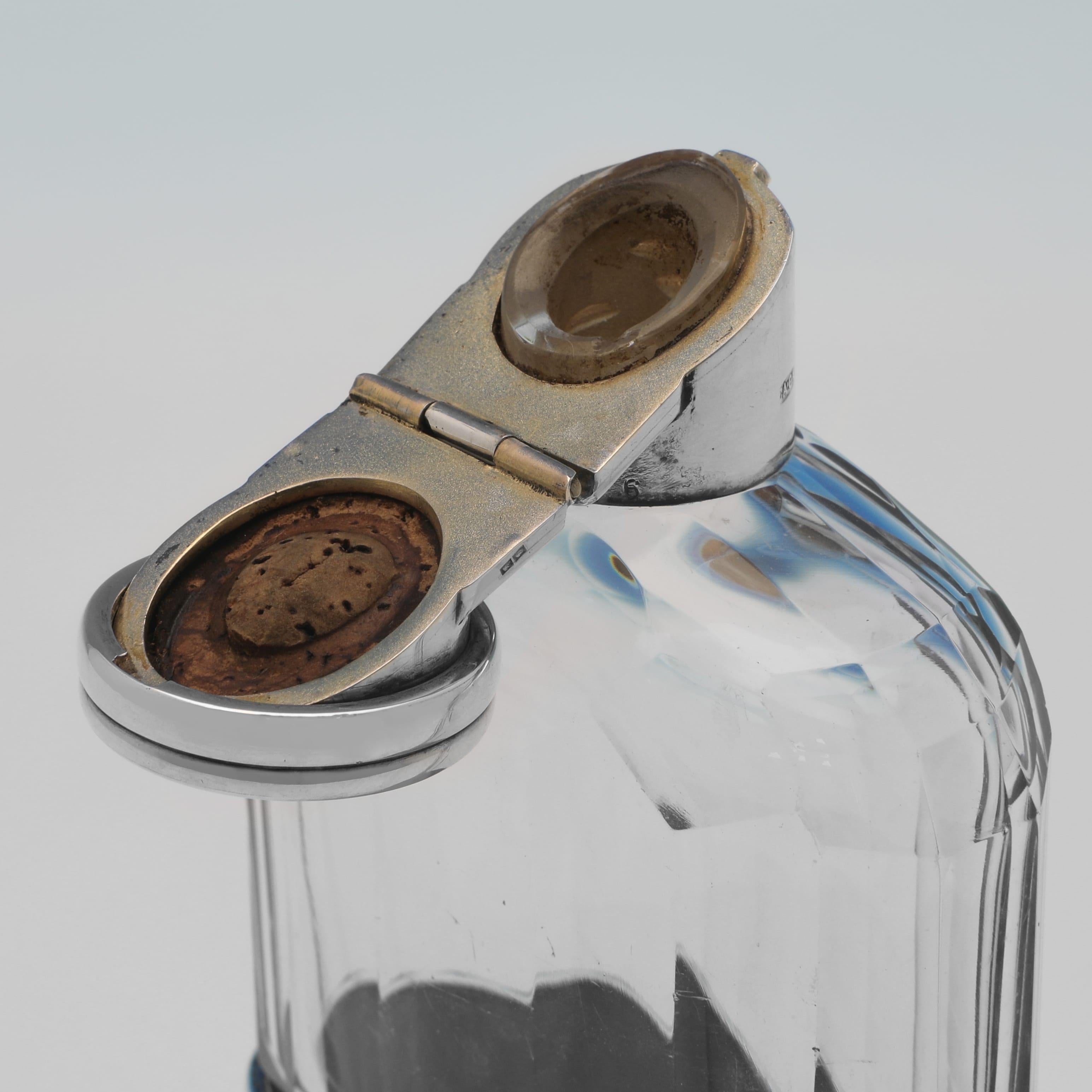 Petaca victoriana de plata de ley y cristal fabricada por Asprey en 1896 Inglés en venta