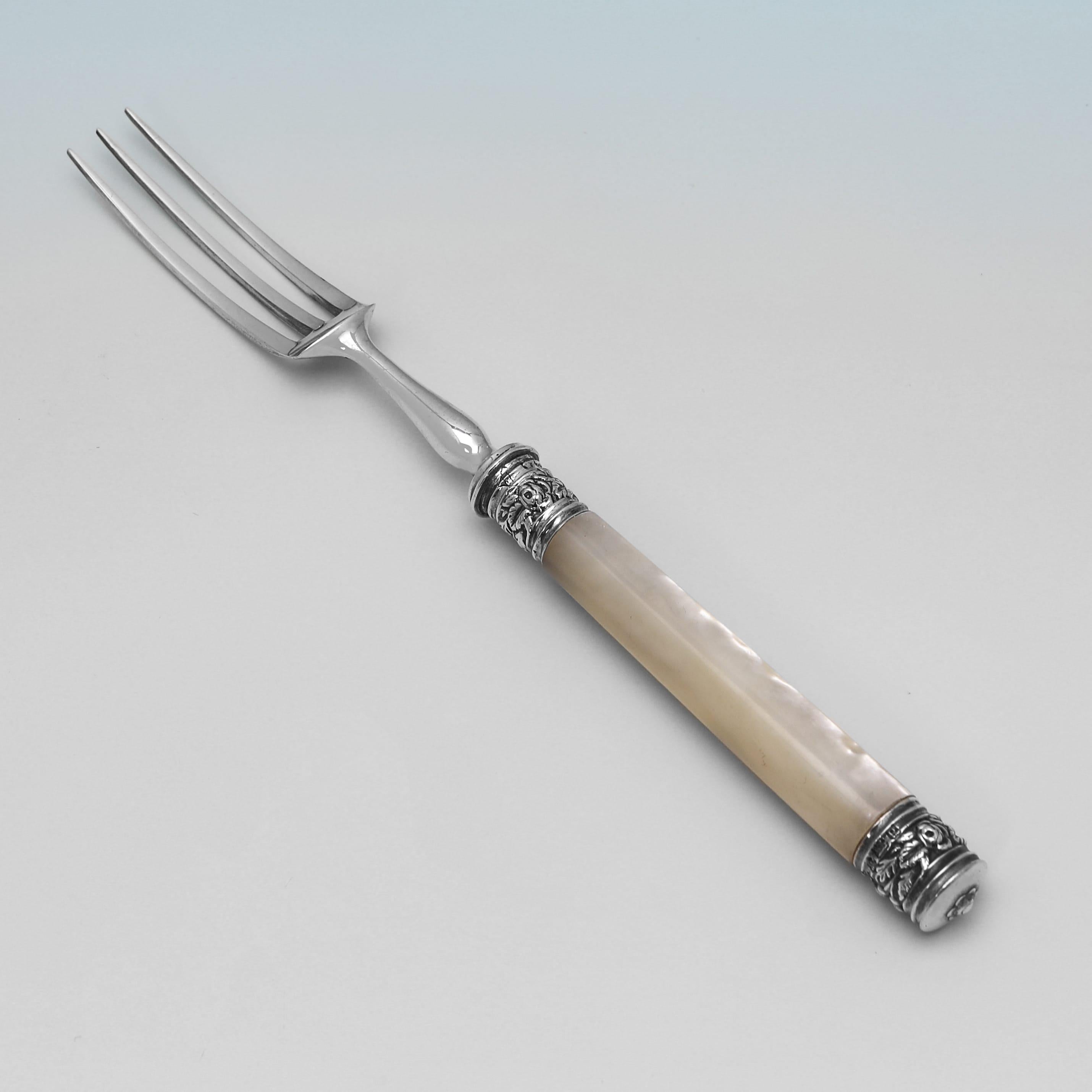 Juego de postre victoriano de plata de ley y nácar para 12 personas fabricado en 1885 Victoriano en venta