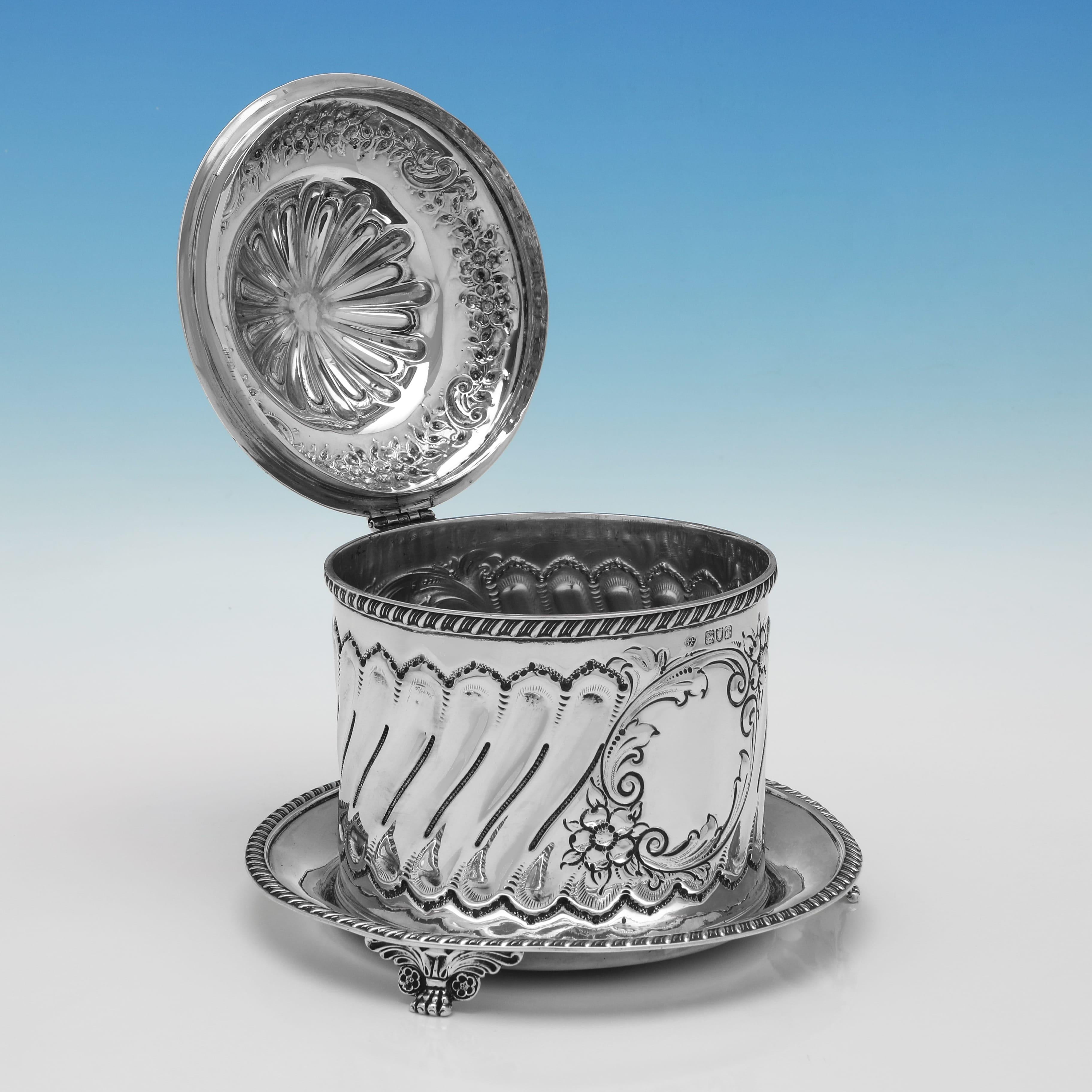 Vittoriano Biscottiera vittoriana in argento sterling di William Hutton, Londra 1899 in vendita