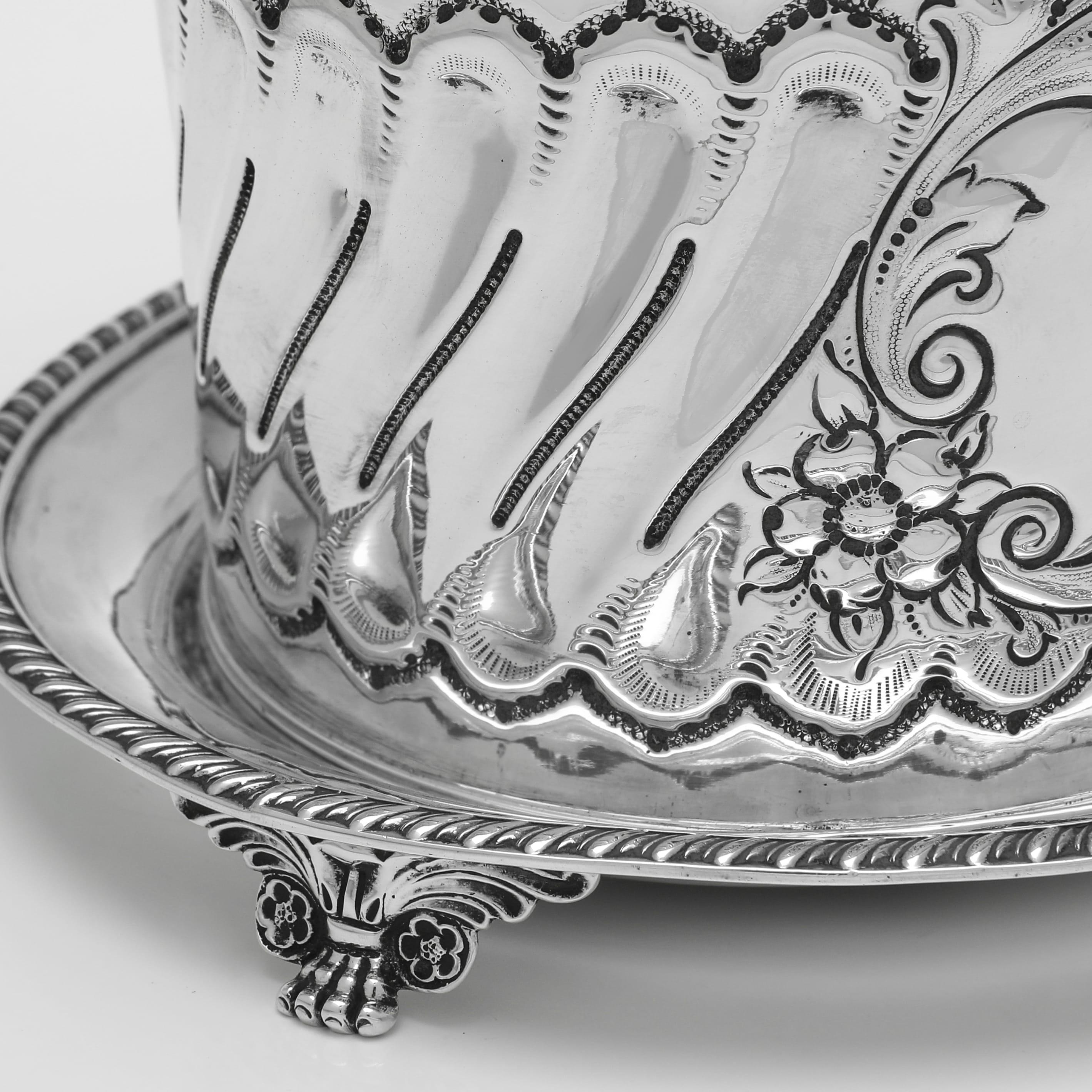 Fine XIX secolo Biscottiera vittoriana in argento sterling di William Hutton, Londra 1899 in vendita