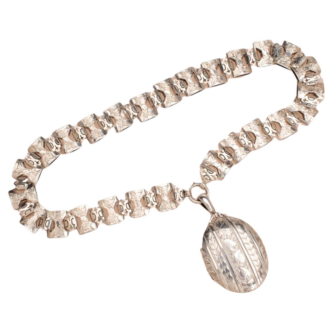Victorien Chaîne collier de livre victorienne en argent sterling avec médaillon en vente