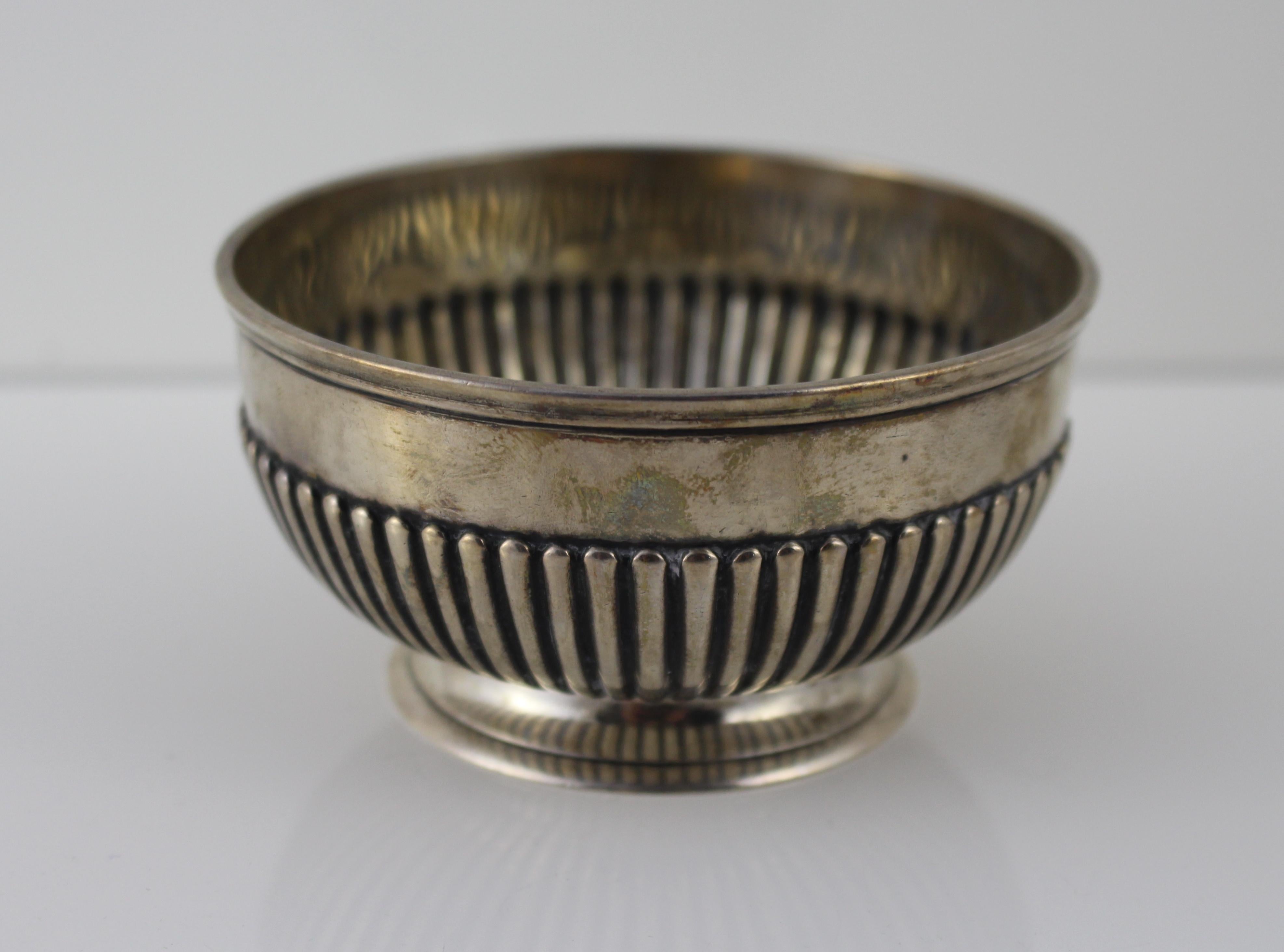 Maker Frederick Brasted, retailed by Dobson Piccadilly
Town Assay London, leopard
Date 1877
Composition sterling silver, 925
Measures: Diameter 9.5 cm / 3 3/4 in
Height 5 cm / 2 in
Weight 109.8 g
Condition: Very good condition commensurate