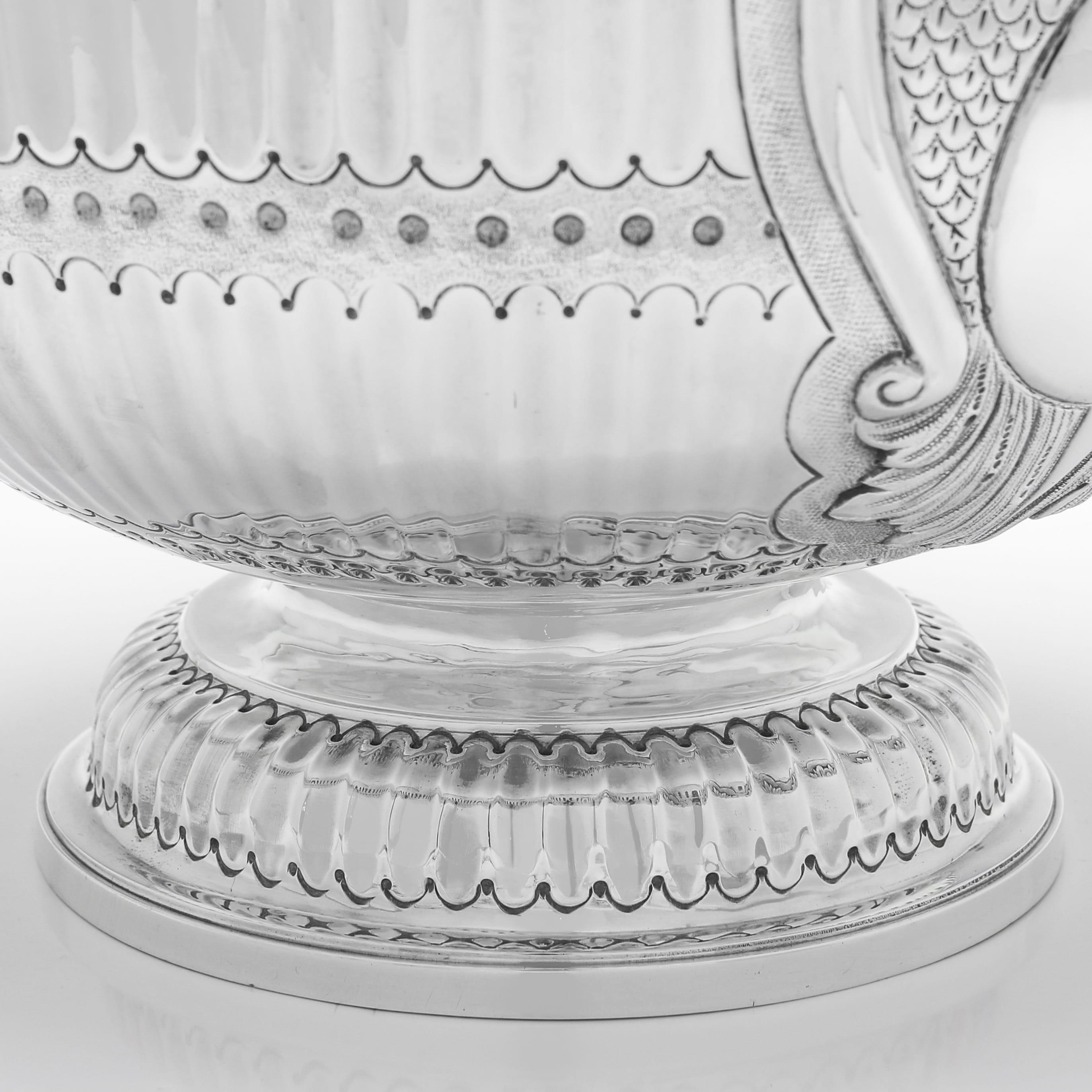 Late 19th Century Victorian sterling silver bowl made in London in 1888 by Charles Stuart Harris For Sale