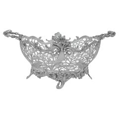 Victorian Sterling Silver Bread Dish or Serving Dish, London 1899 W. Comyns