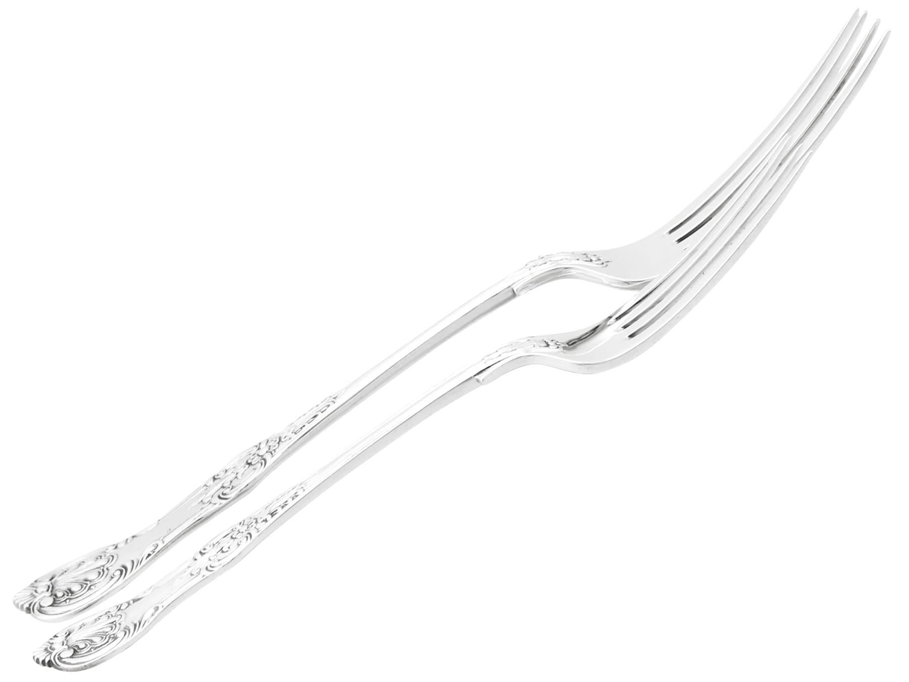 Victorian Sterling Silver Canteen of Cutlery for Six Persons For Sale 1
