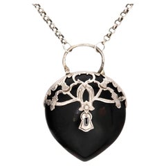 Collier pendentif cadenas en corne sculpté en argent sterling de l'époque victorienne