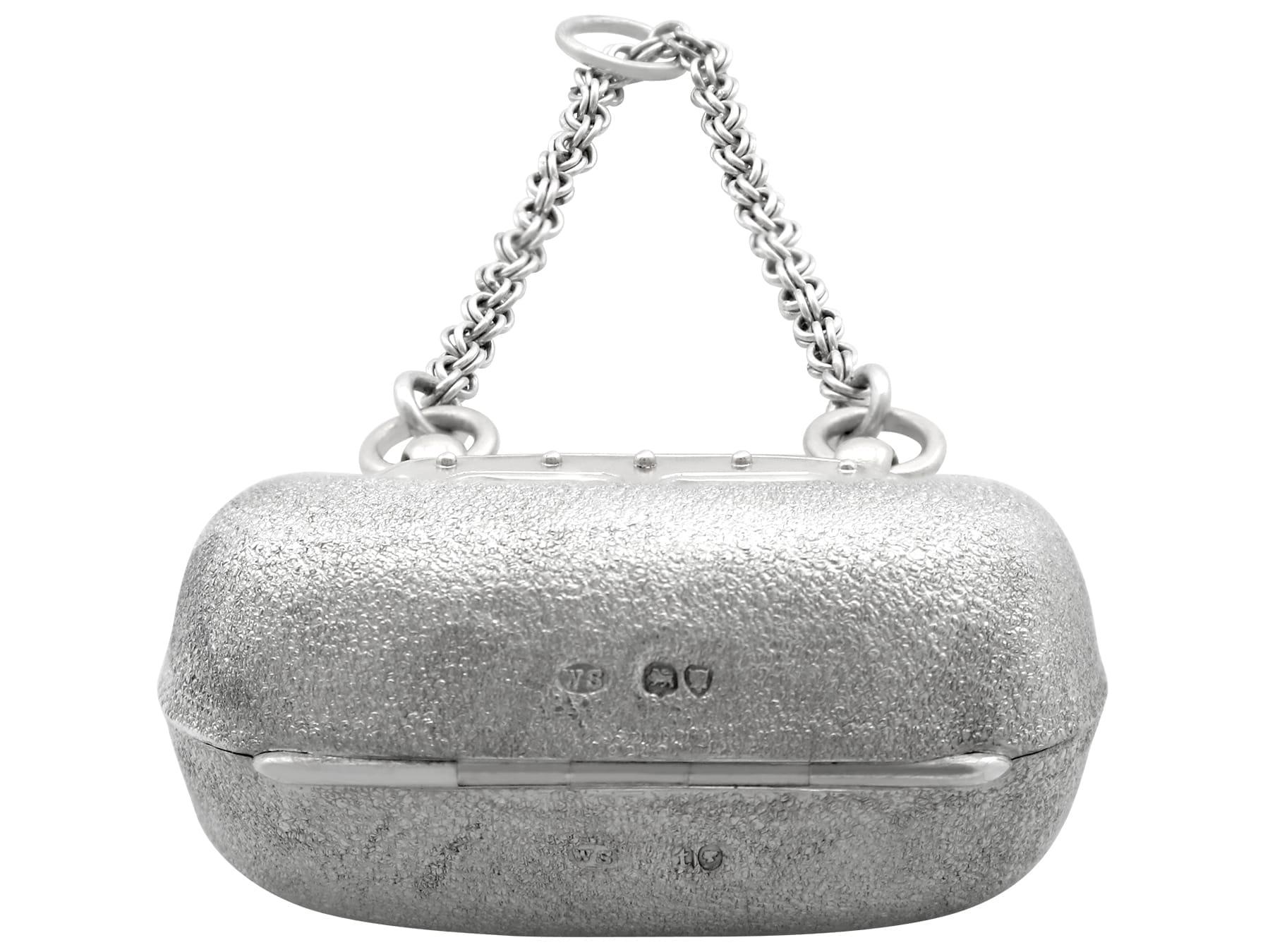 Victorian Sterling Silver Coin Purse For Sale 4