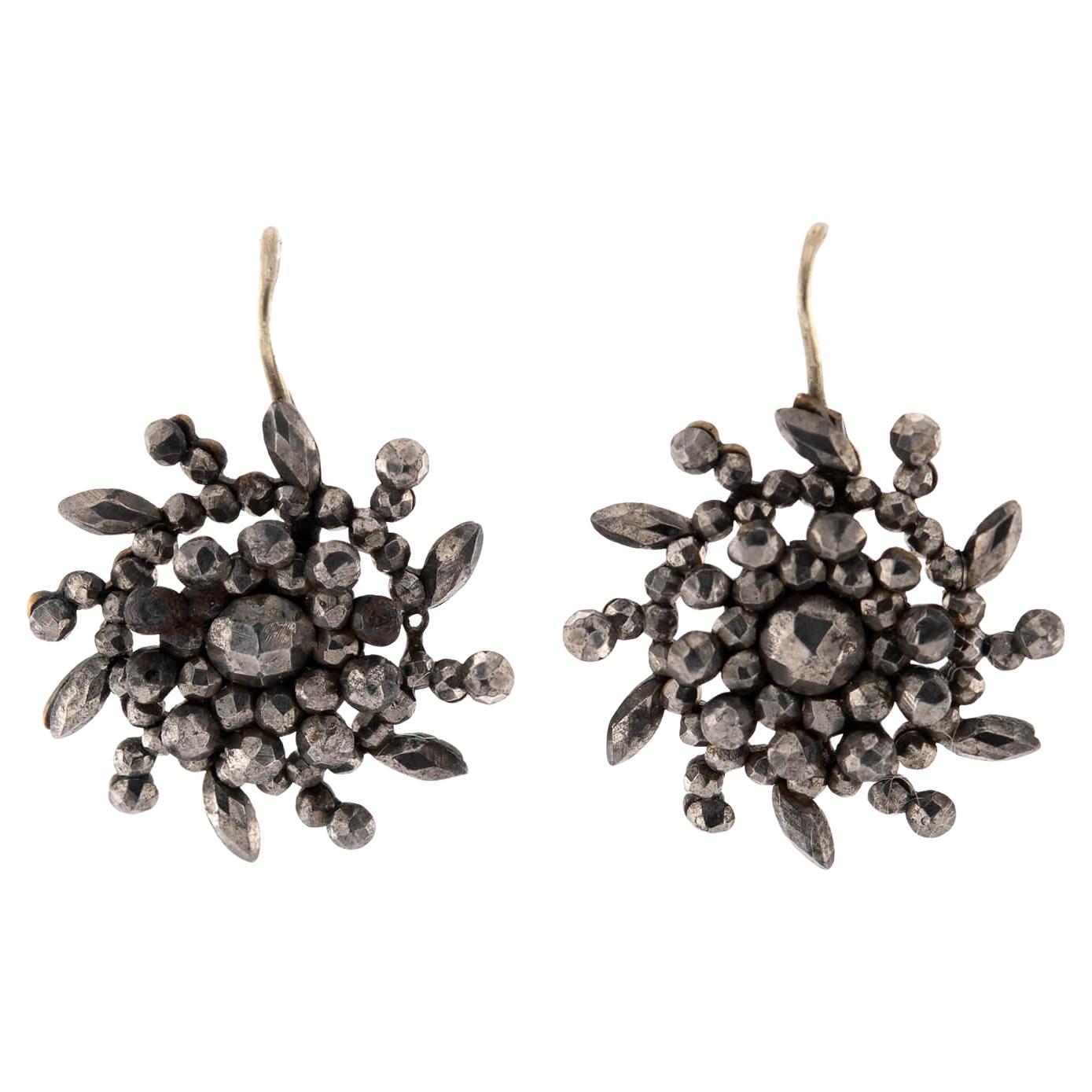 Boucles d'oreilles victoriennes en argent sterling taillé à motif flocon de neige