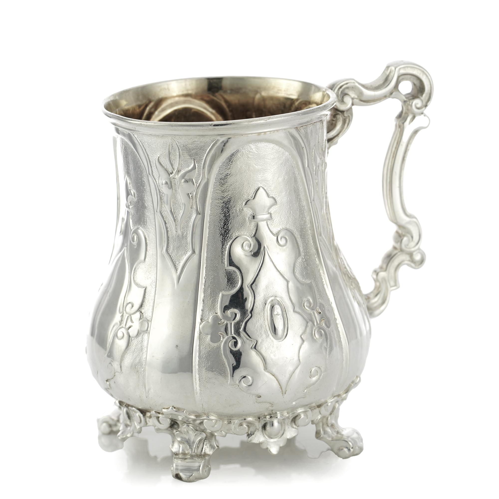 Antique Victorian sterling silver decorative mug with handle.
Made in England, London, 1847
Maker: George Ivory
Fully hallmarked.

 Approx. Dimensions - 
 Length x width x height: 10 x 8 x 10.8 cm 
 Weight: 177 grams in total. 

 Condition: