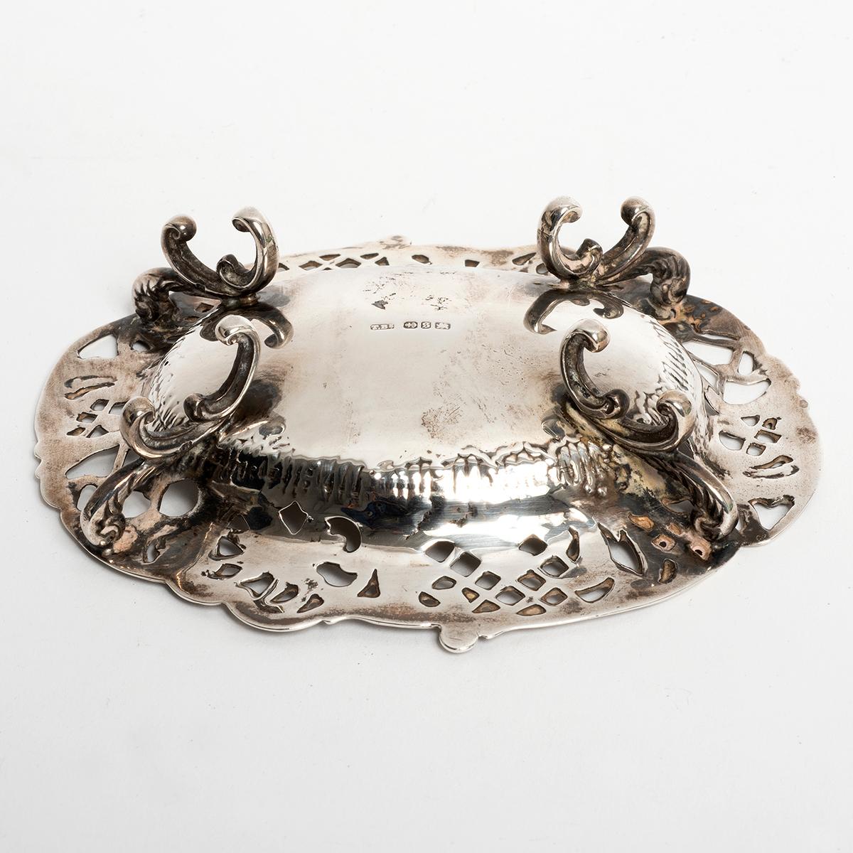 Victorian Sterling Silver Dish / Tray, Hallmarked Birmingham 1892 In Good Condition For Sale In Canterbury, GB