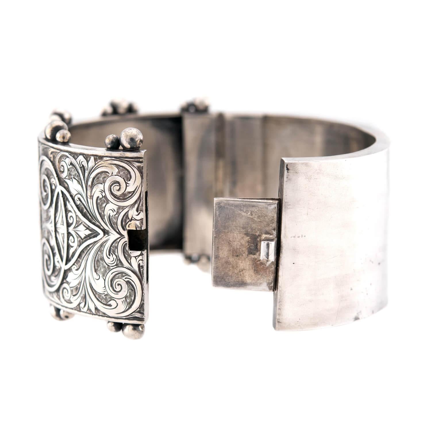 Bracelet victorien en argent sterling avec motif floral en émail en vente 1