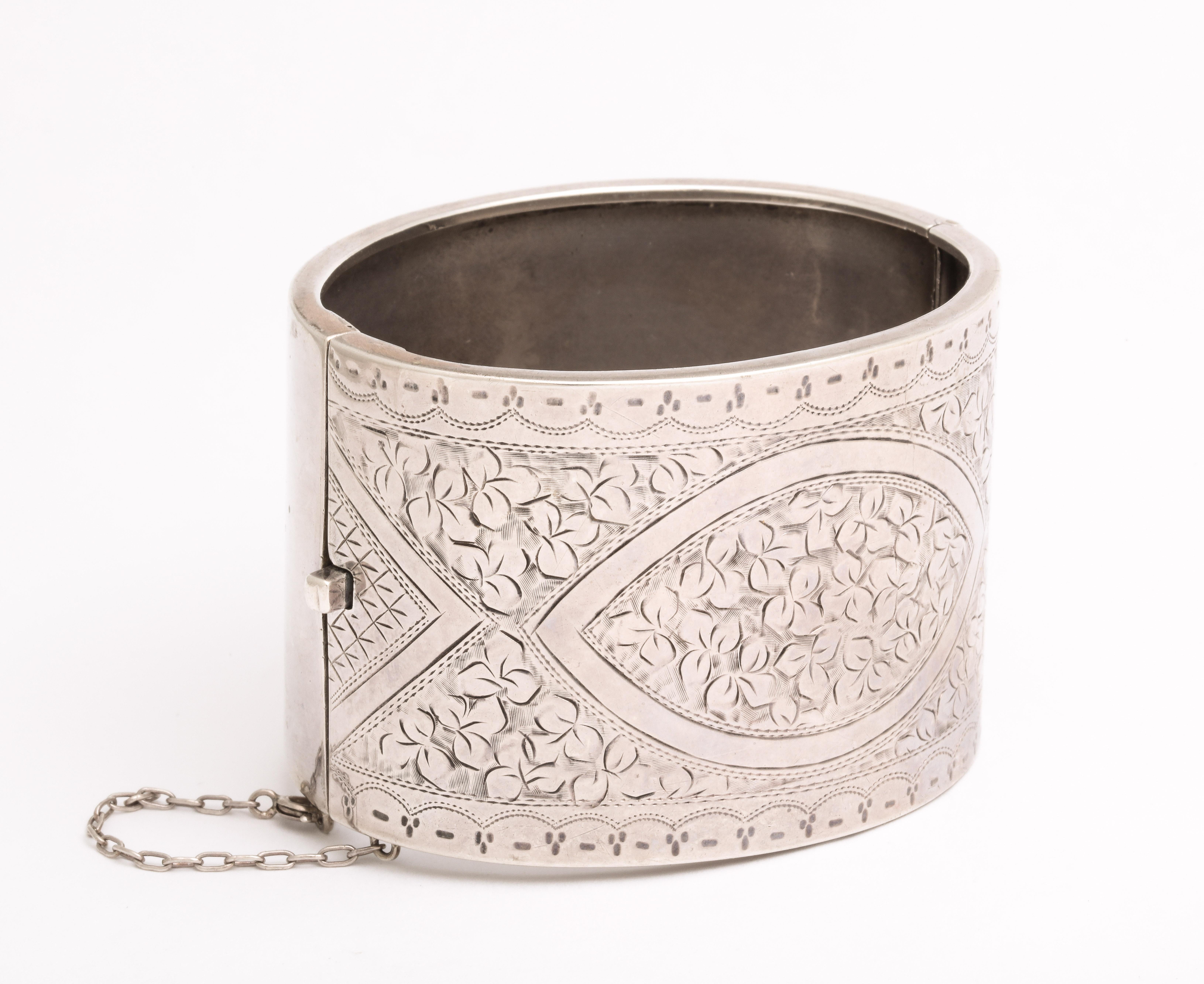 Victorian Sterling Silver Extra Wide Ivy Leaf Cuff Bracelet In Excellent Condition For Sale In Stamford, CT