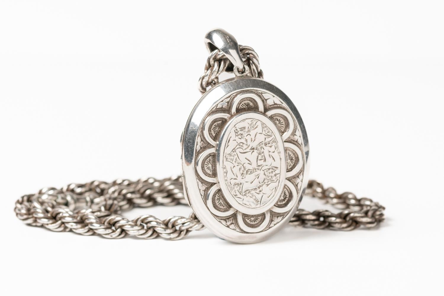Victorian Sterling Silver Floral Locket With A Chain For Sale 2