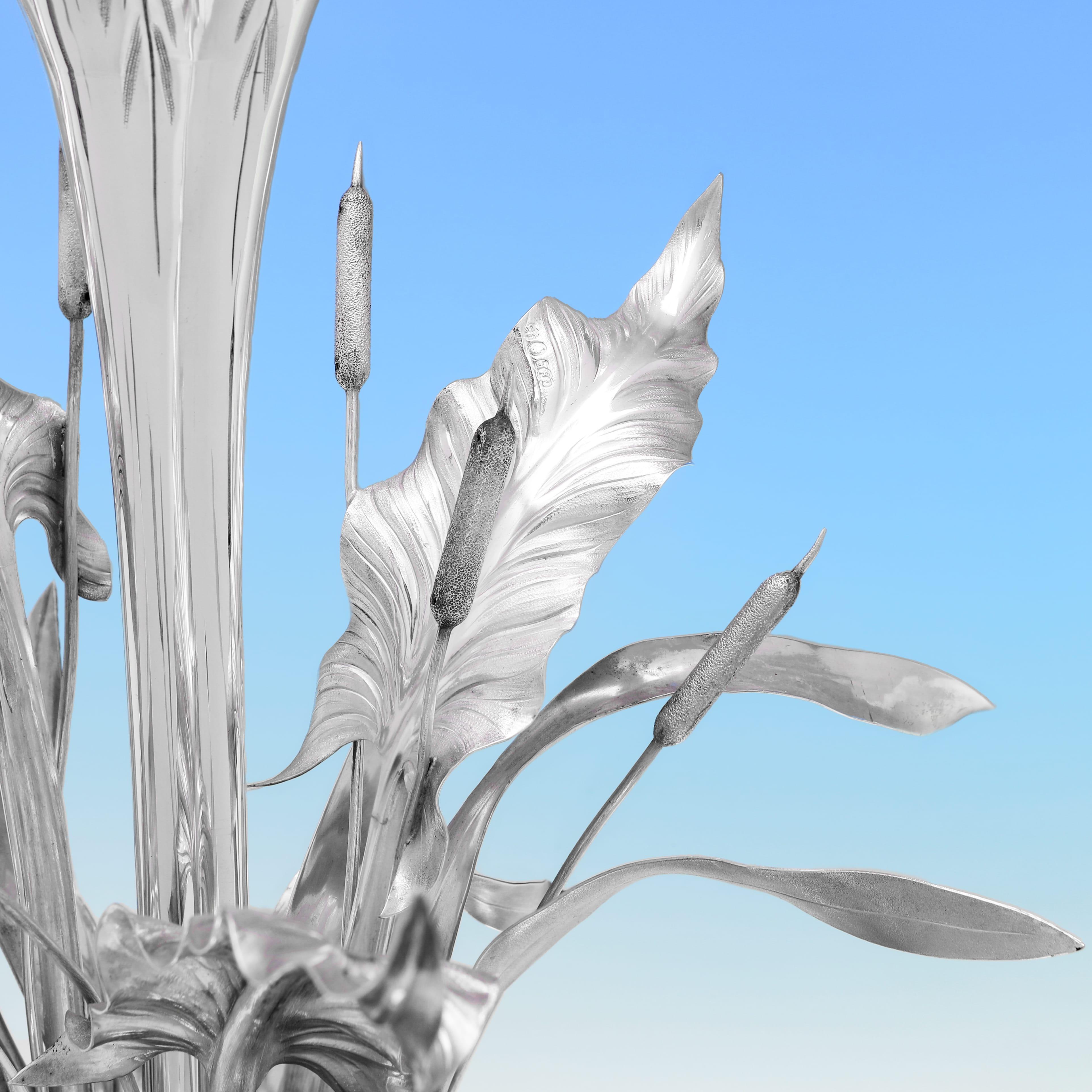 Viktorianischer naturalistischer Tafelaufsatz aus Sterlingsilber und Glas von Elkington, 1859 im Angebot 1