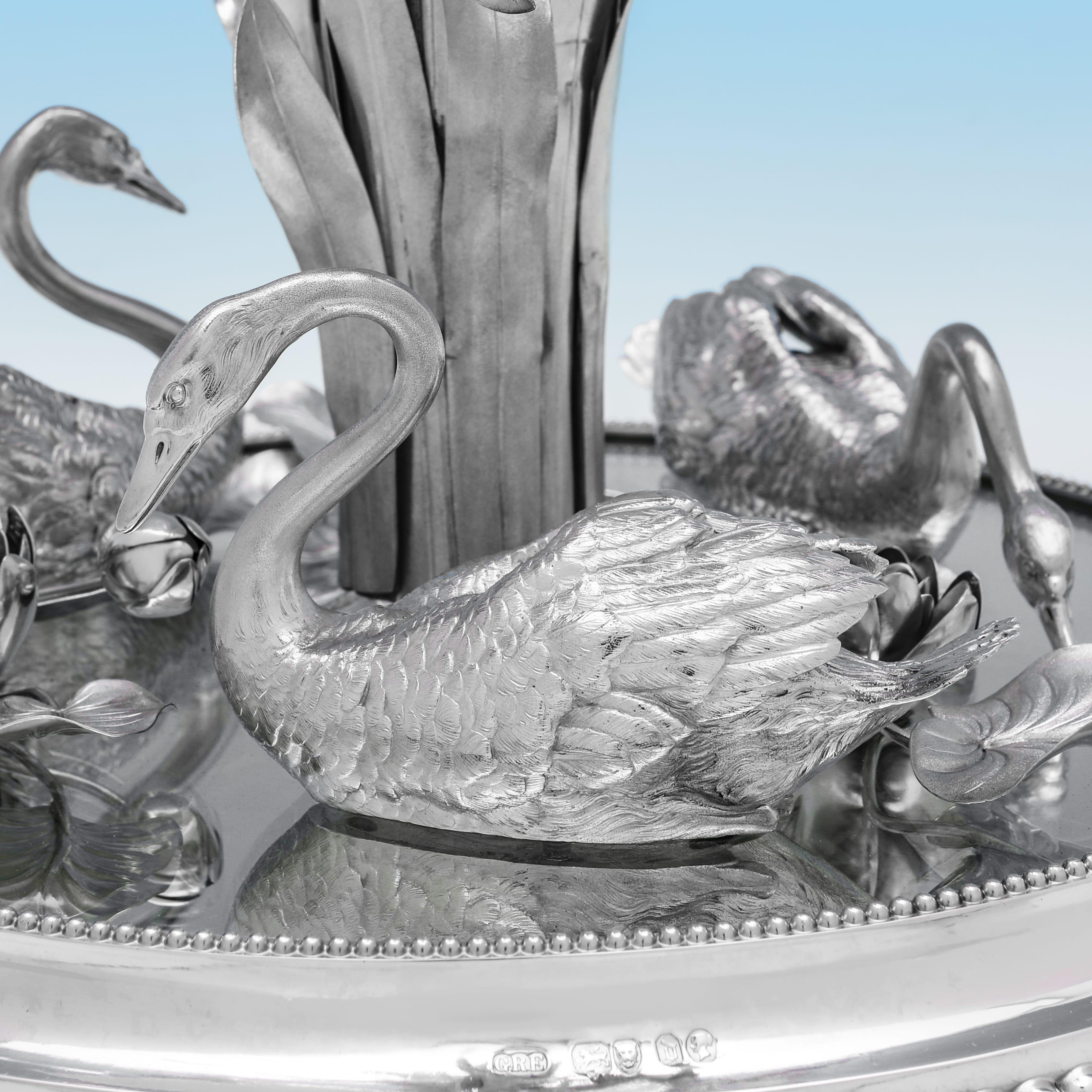 Viktorianischer naturalistischer Tafelaufsatz aus Sterlingsilber und Glas von Elkington, 1859 im Angebot 4