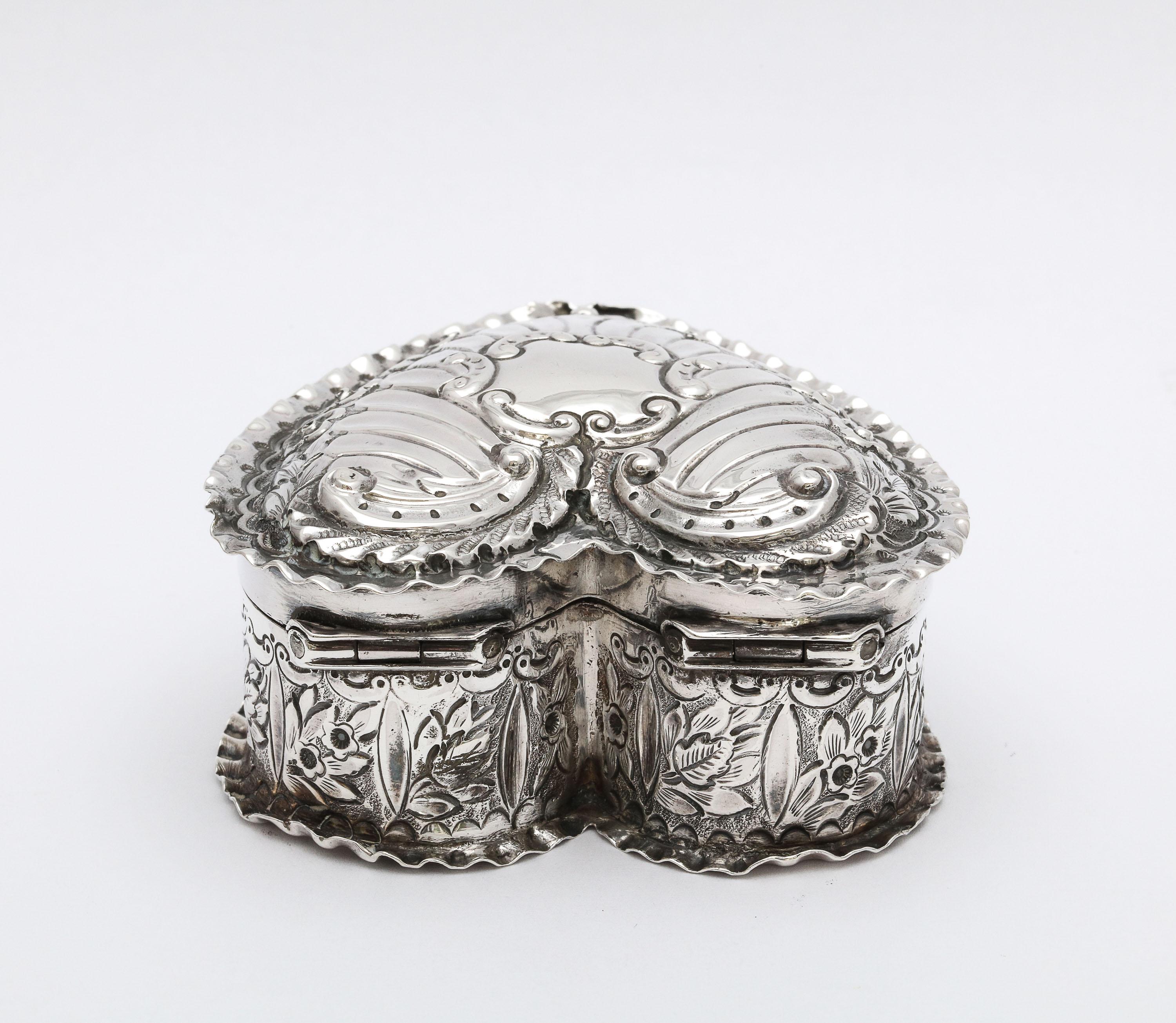 Victorian Sterling Silver Heart-Form Trinkets Box with Hinged Lid In Good Condition In New York, NY