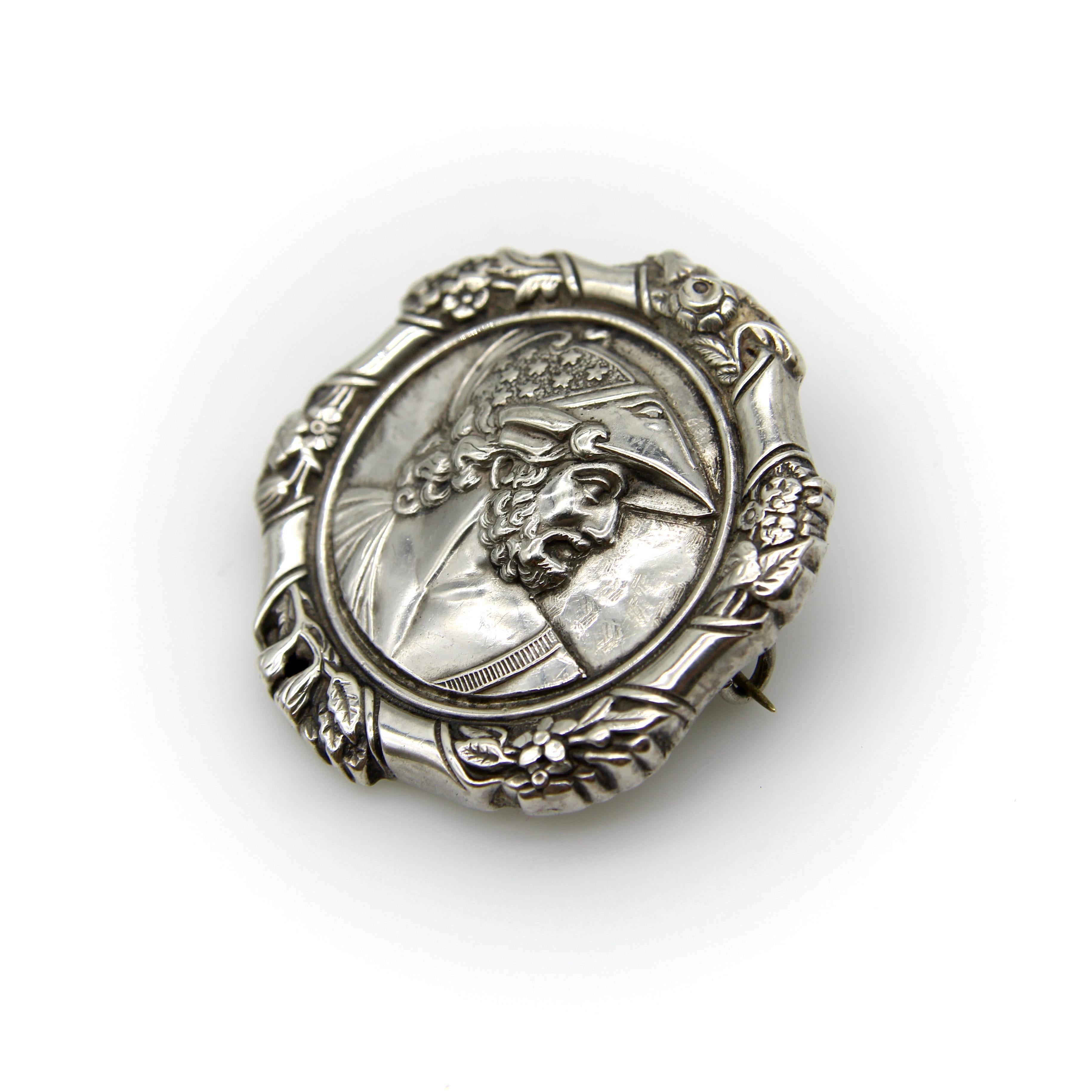 Broche Victoriano de Plata de Ley con Casco de Dios Guerrero Griego en Bueno estado para la venta en Venice, CA