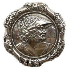 Broche Victoriano de Plata de Ley con Casco de Dios Guerrero Griego