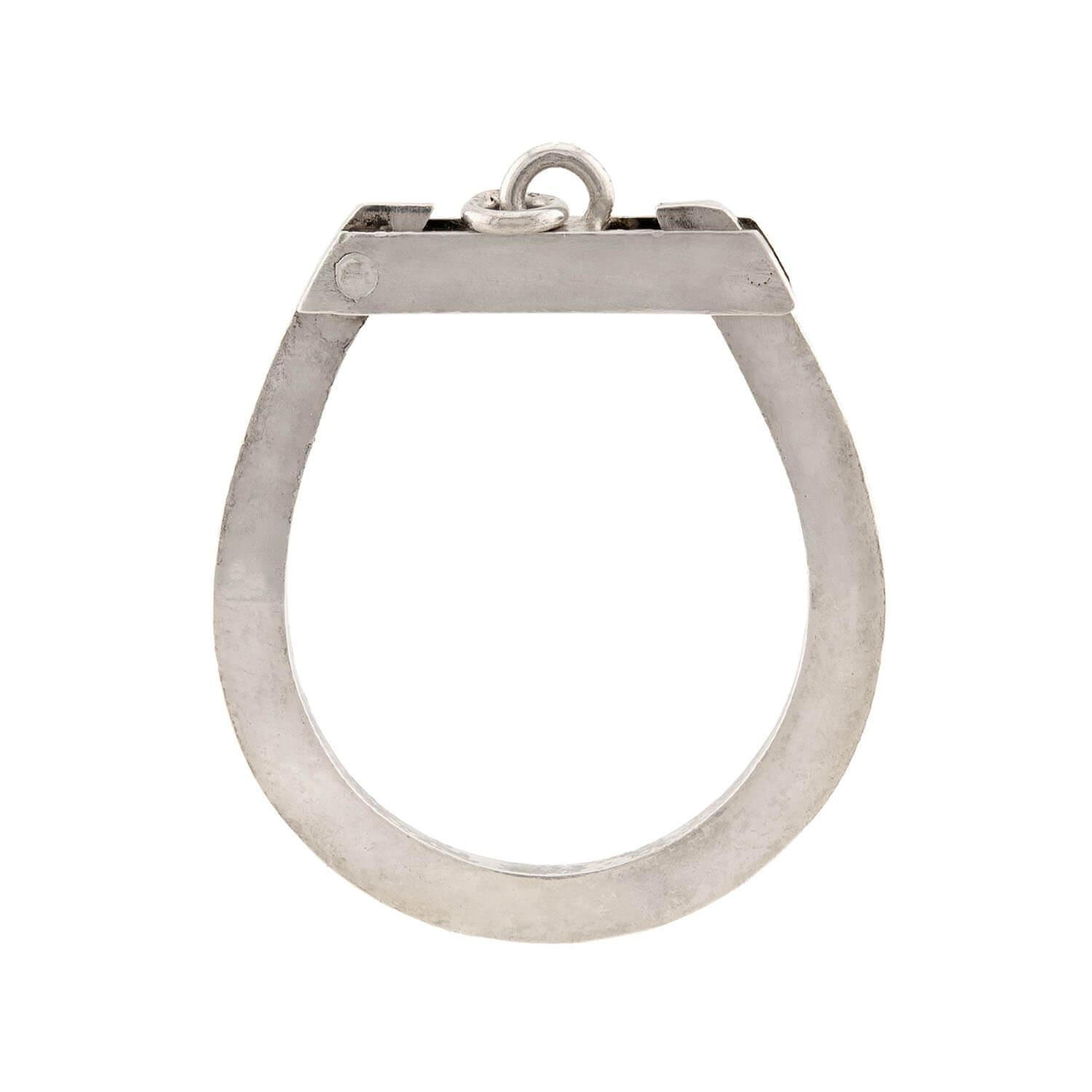 Vittoriano Ciondolo vittoriano a ferro di cavallo incernierato in argento sterling in vendita