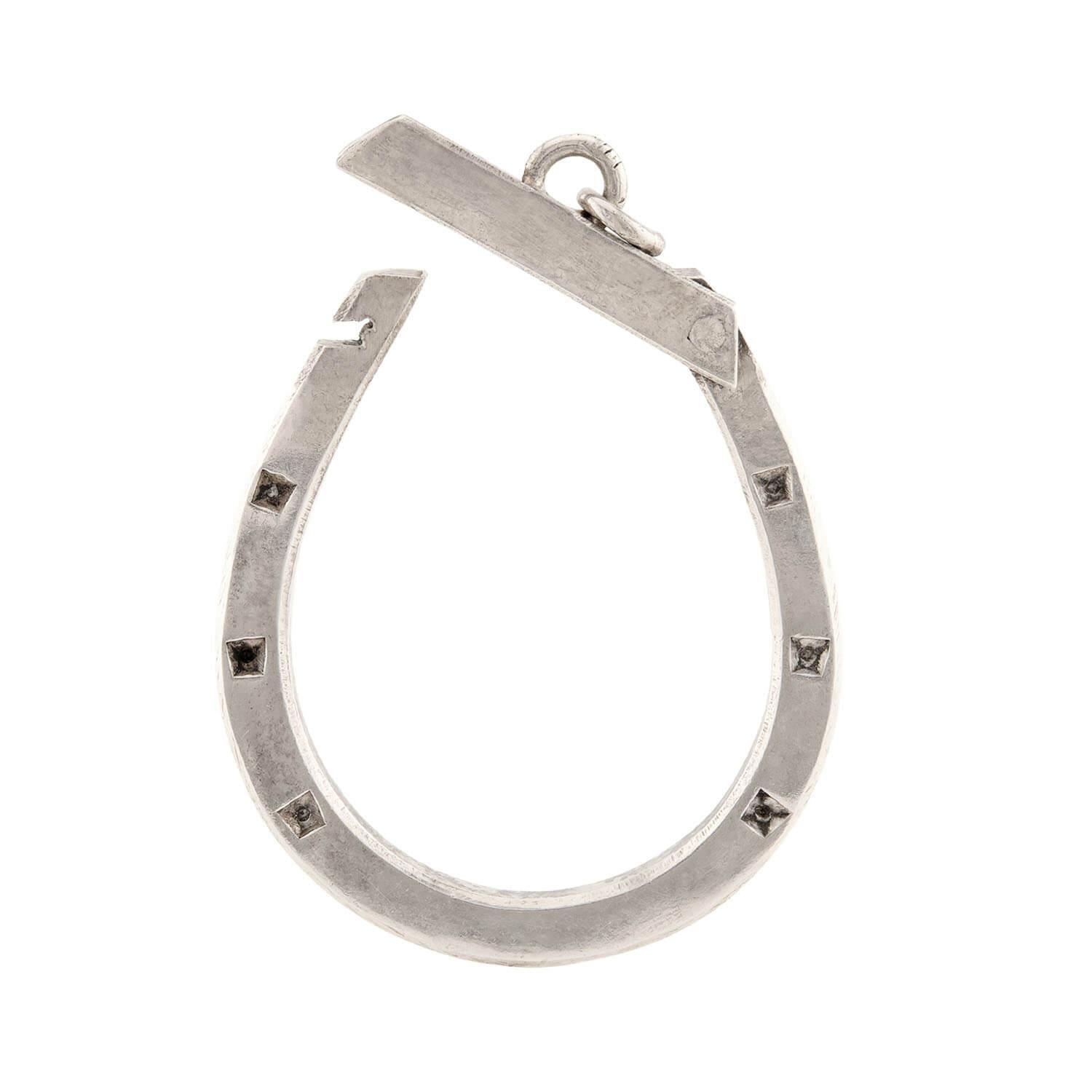Ciondolo vittoriano a ferro di cavallo incernierato in argento sterling In condizioni buone in vendita a Narberth, PA
