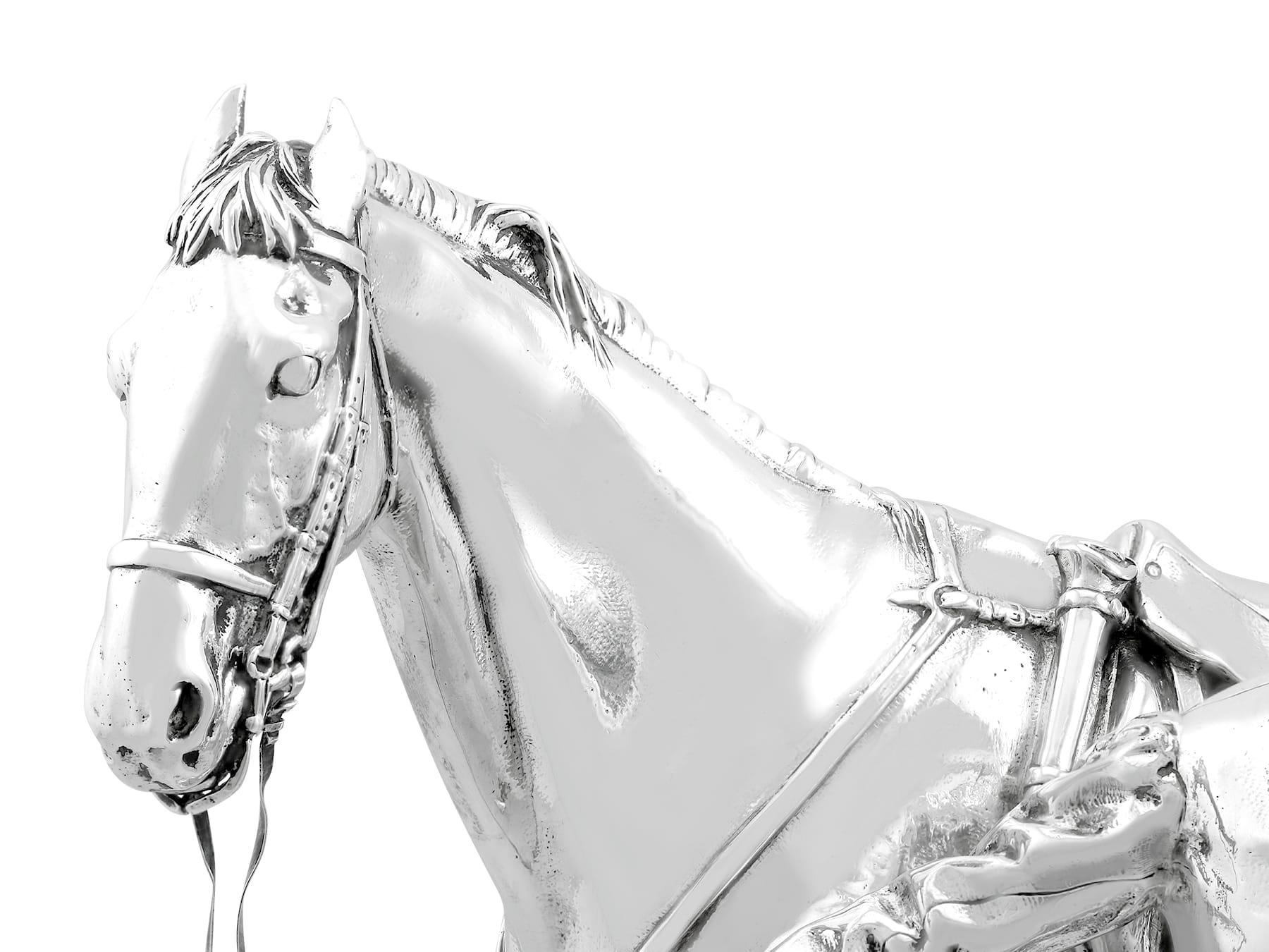 Centre de table victorien ancien cheval et chasseur en argent sterling 1869 en vente 4