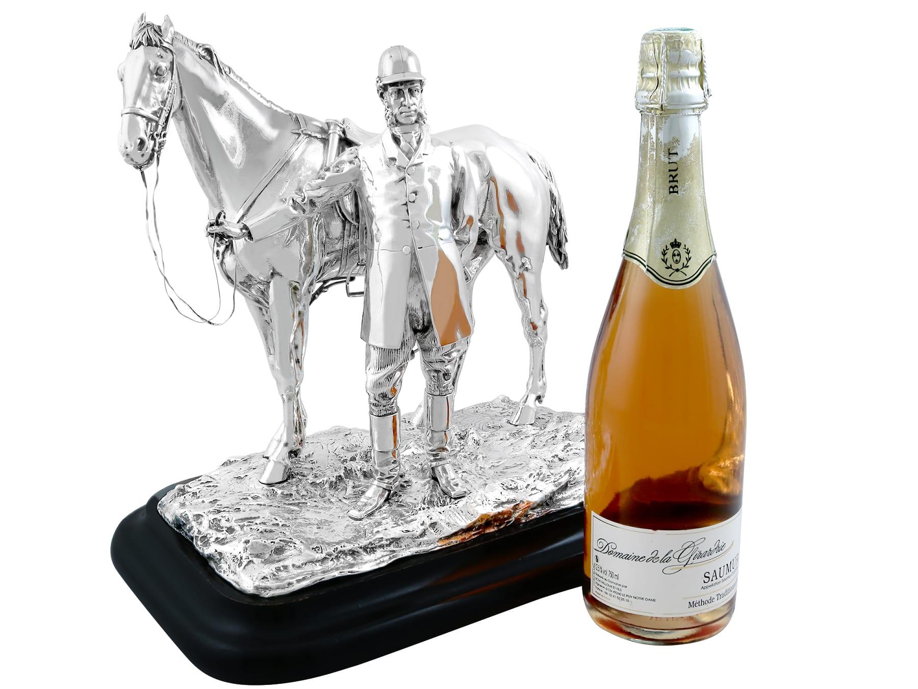 Britannique Centre de table victorien ancien cheval et chasseur en argent sterling 1869 en vente