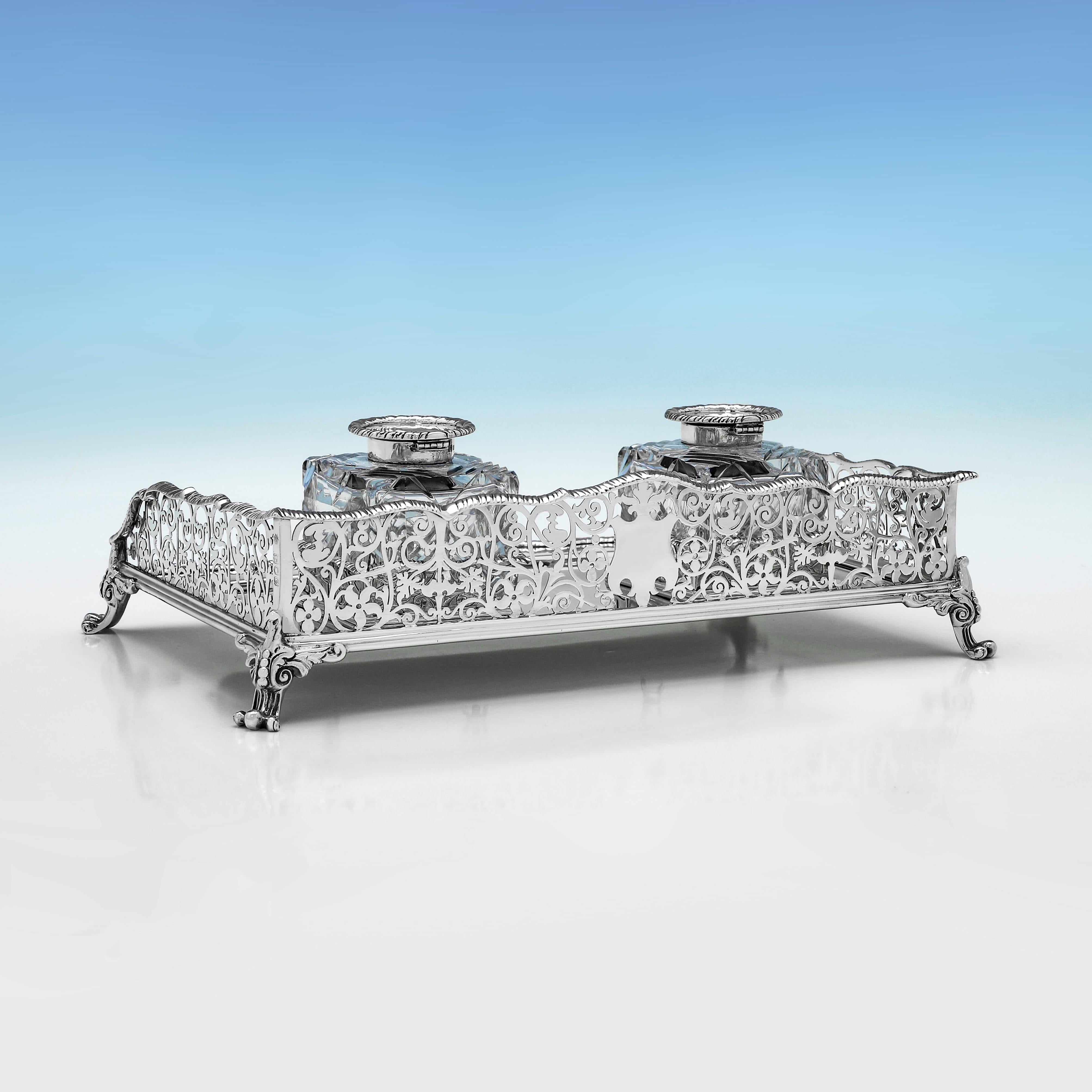 Victorien Encrier victorien en argent sterling avec bordure de galerie - Londres 1900 en vente