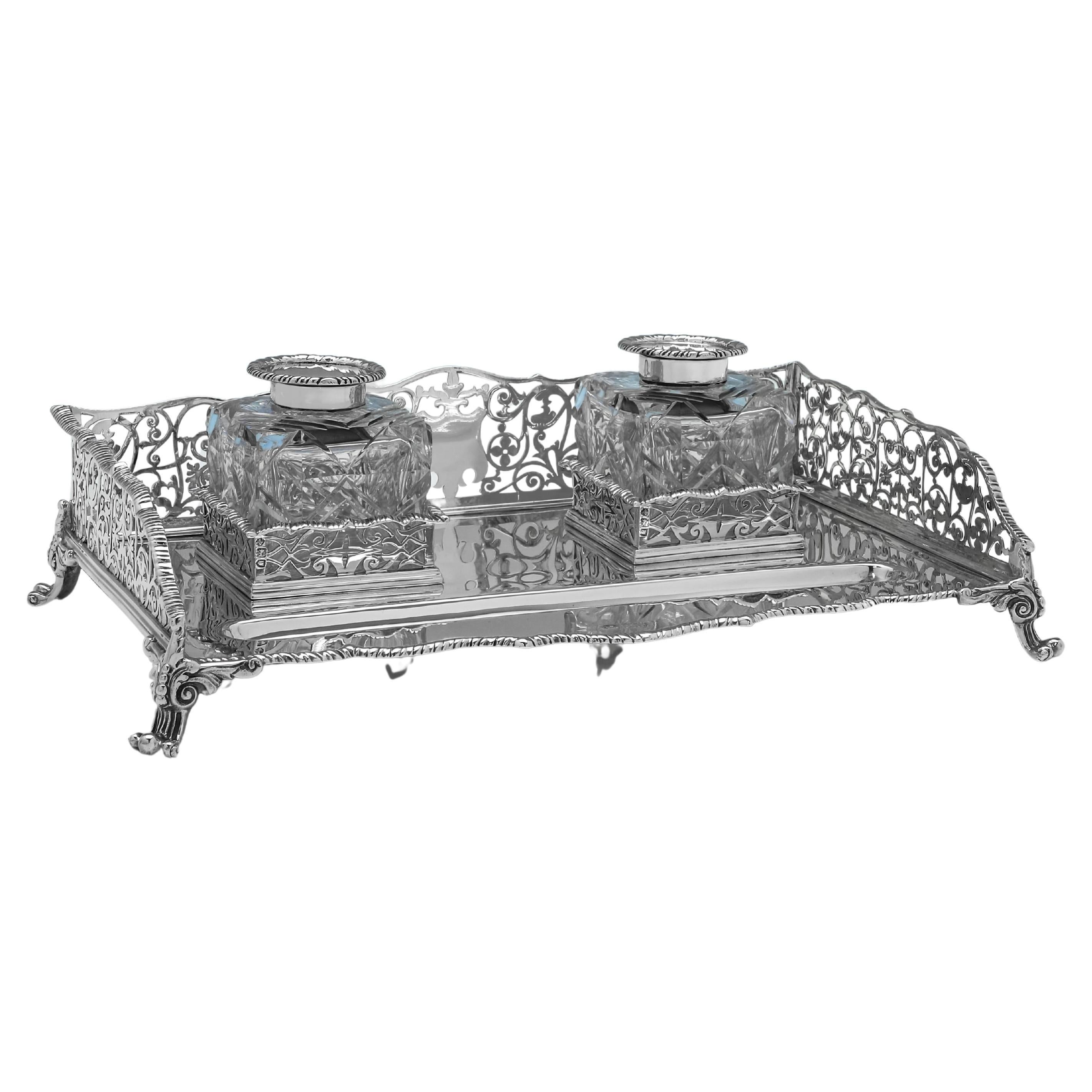 Encrier victorien en argent sterling avec bordure de galerie - Londres 1900 en vente