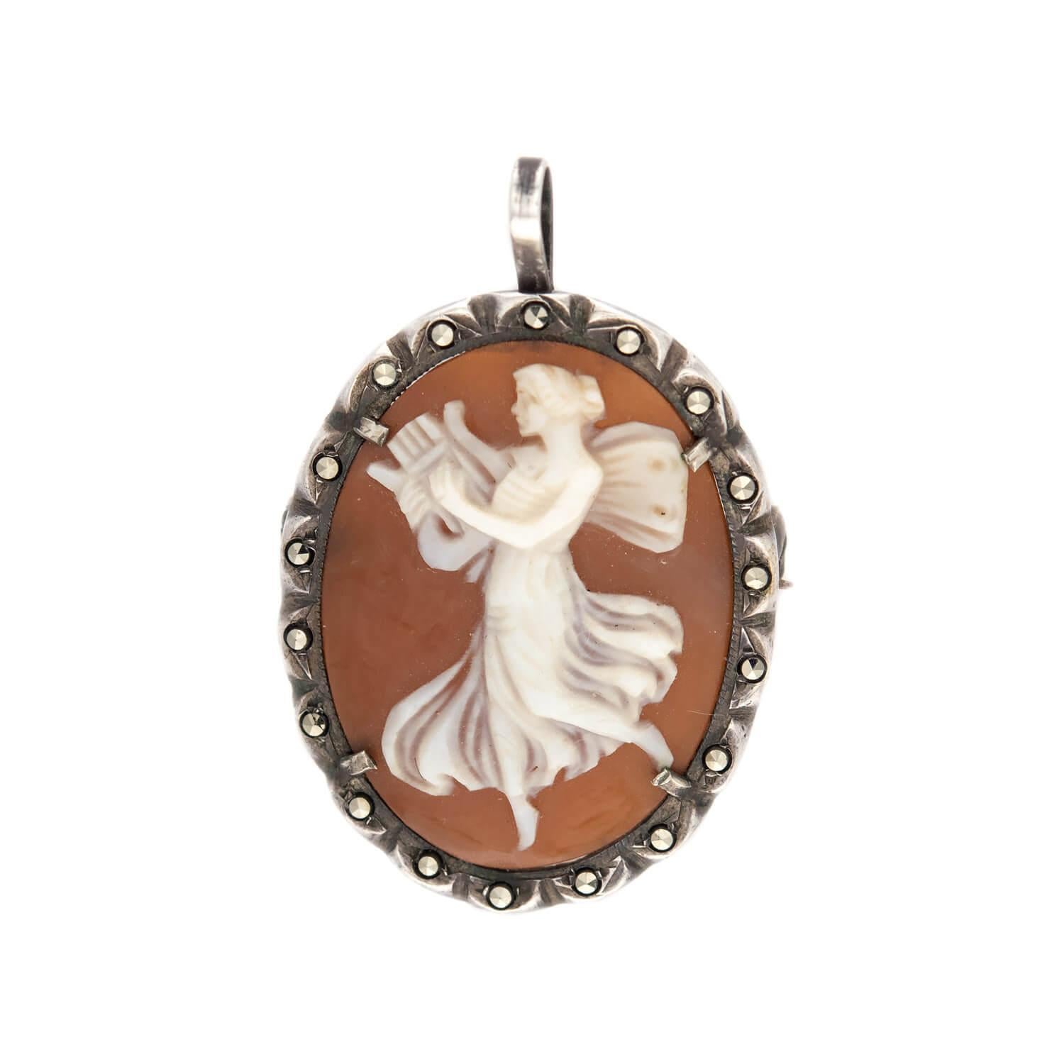 Taglio rotondo Spilla/pendente vittoriano in argento sterling con cammeo di Marcasite in vendita