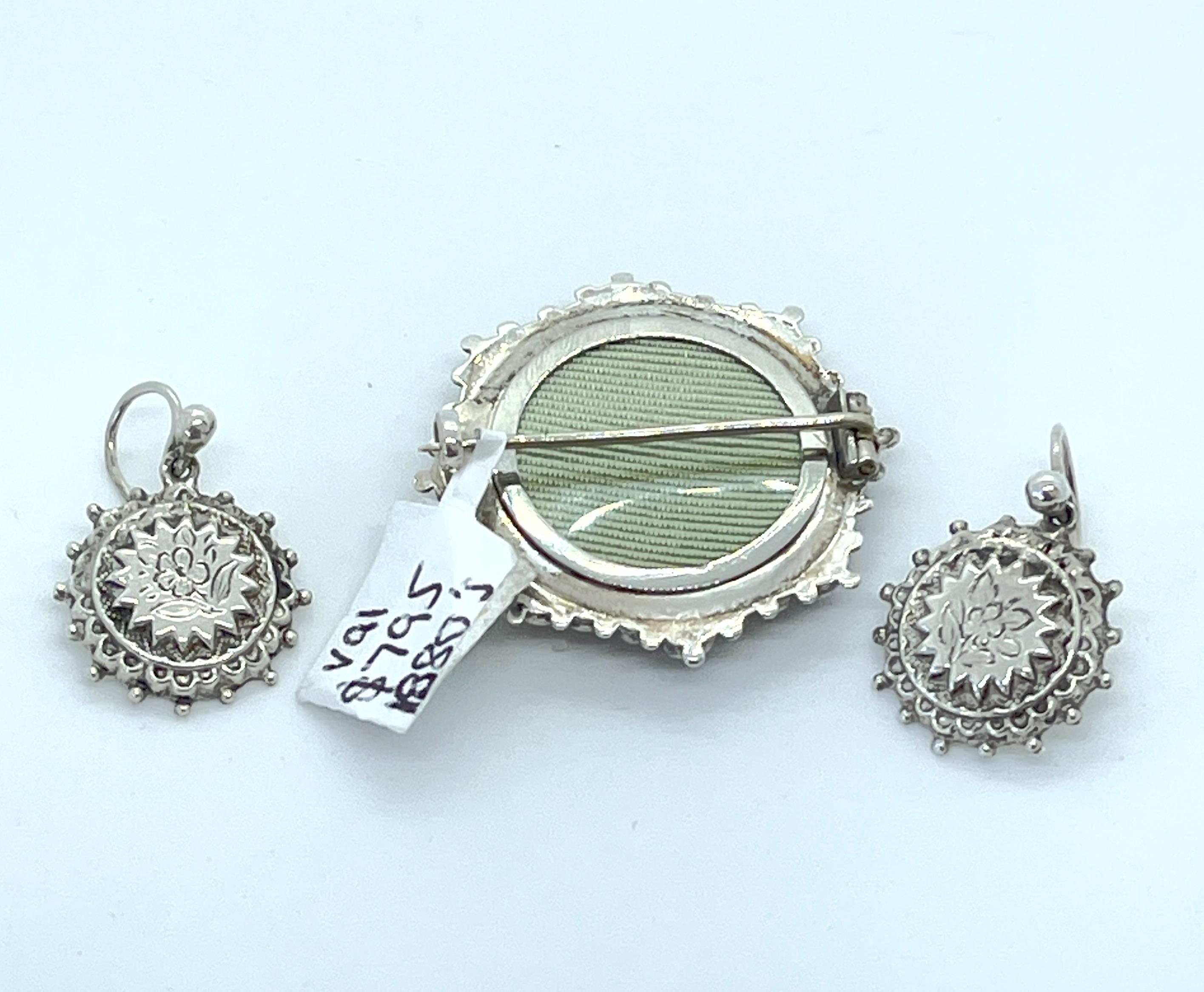 Victorian Sterling Silver Memorial Brooch Earring Set Original Box Circa 1880s  In Good Condition For Sale In Mona Vale, NSW