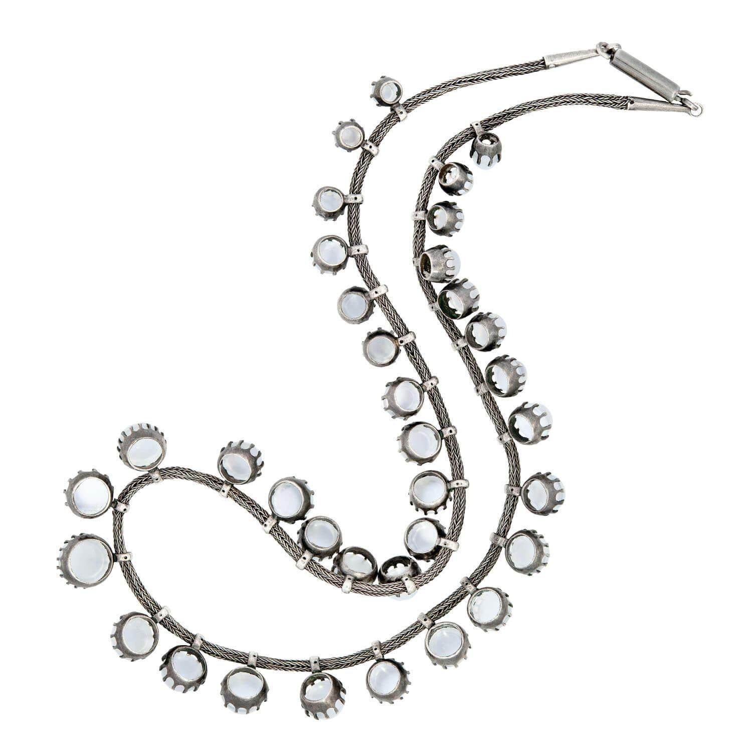 Taglio rotondo Collana vittoriana con festone graduato in pietra di luna in argento sterling in vendita