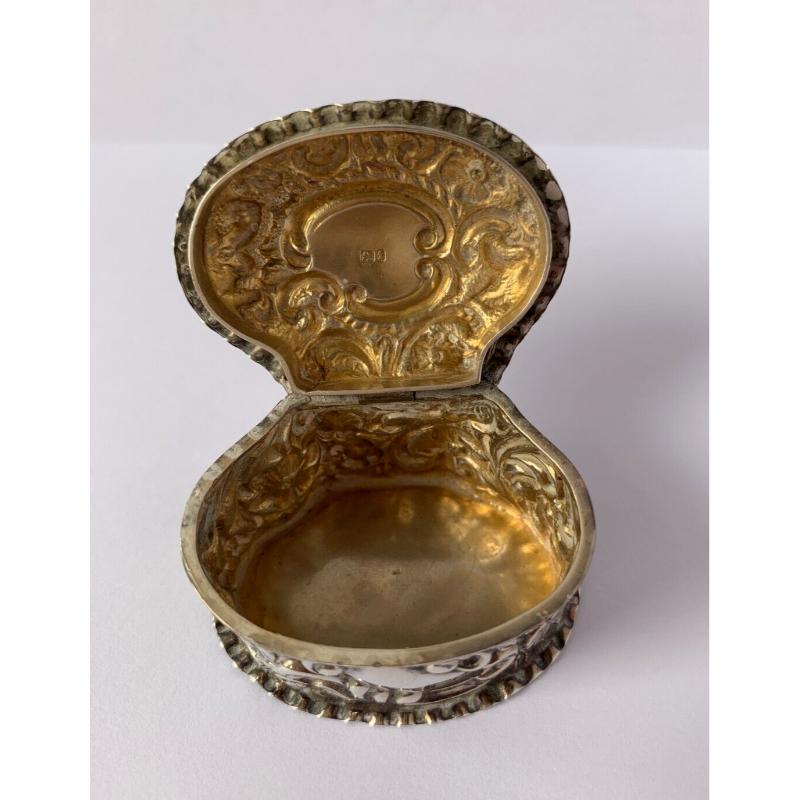 Victorian Sterling Silver Oval Pill Box, 1874 For Sale 1