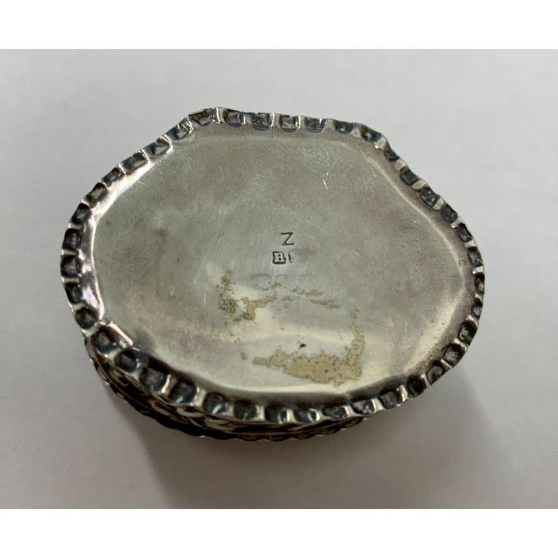 Victorian Sterling Silver Oval Pill Box, 1874 For Sale 2