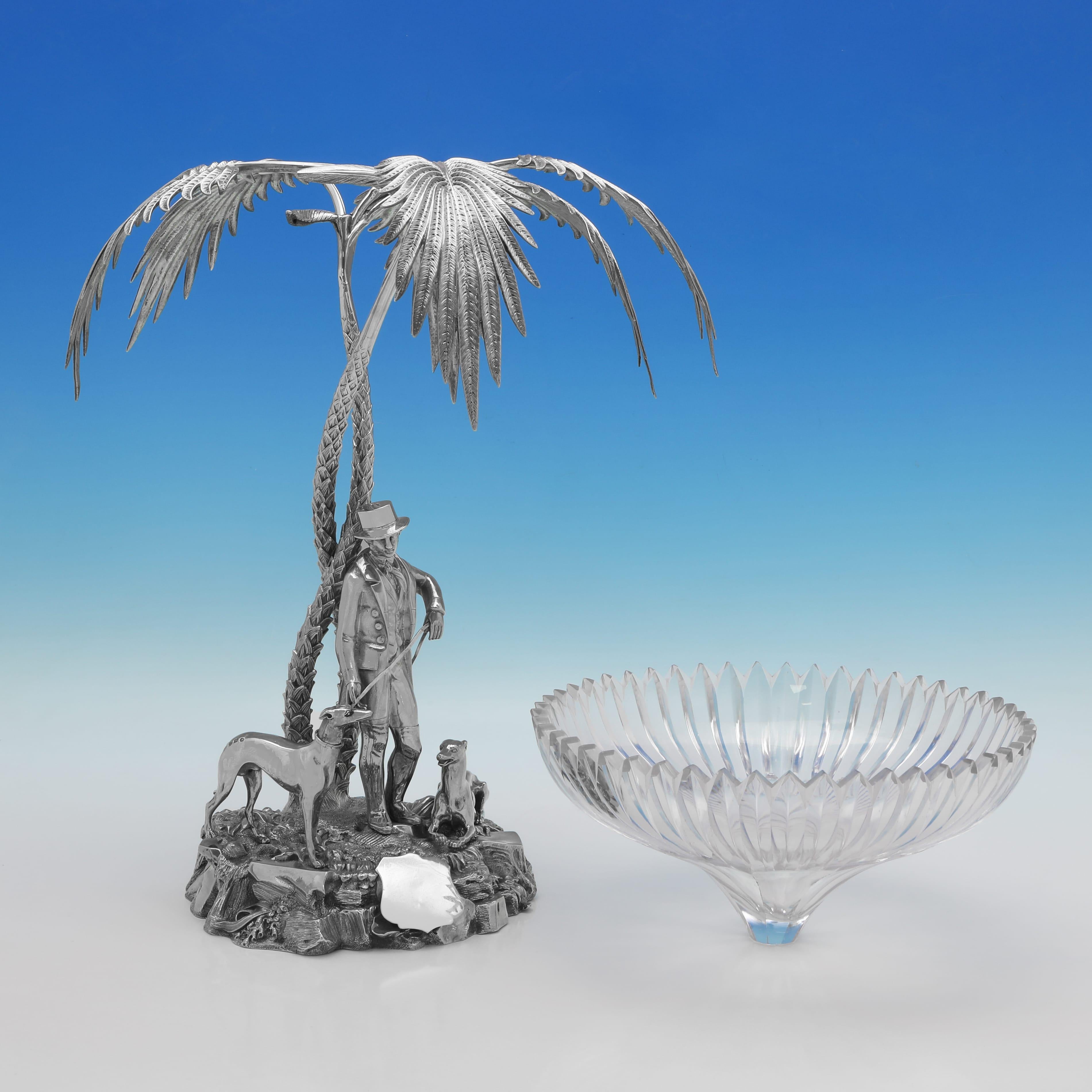 Victorien Centre de table victorien en argent sterling avec bol en verre fabriqué en 1873 en vente
