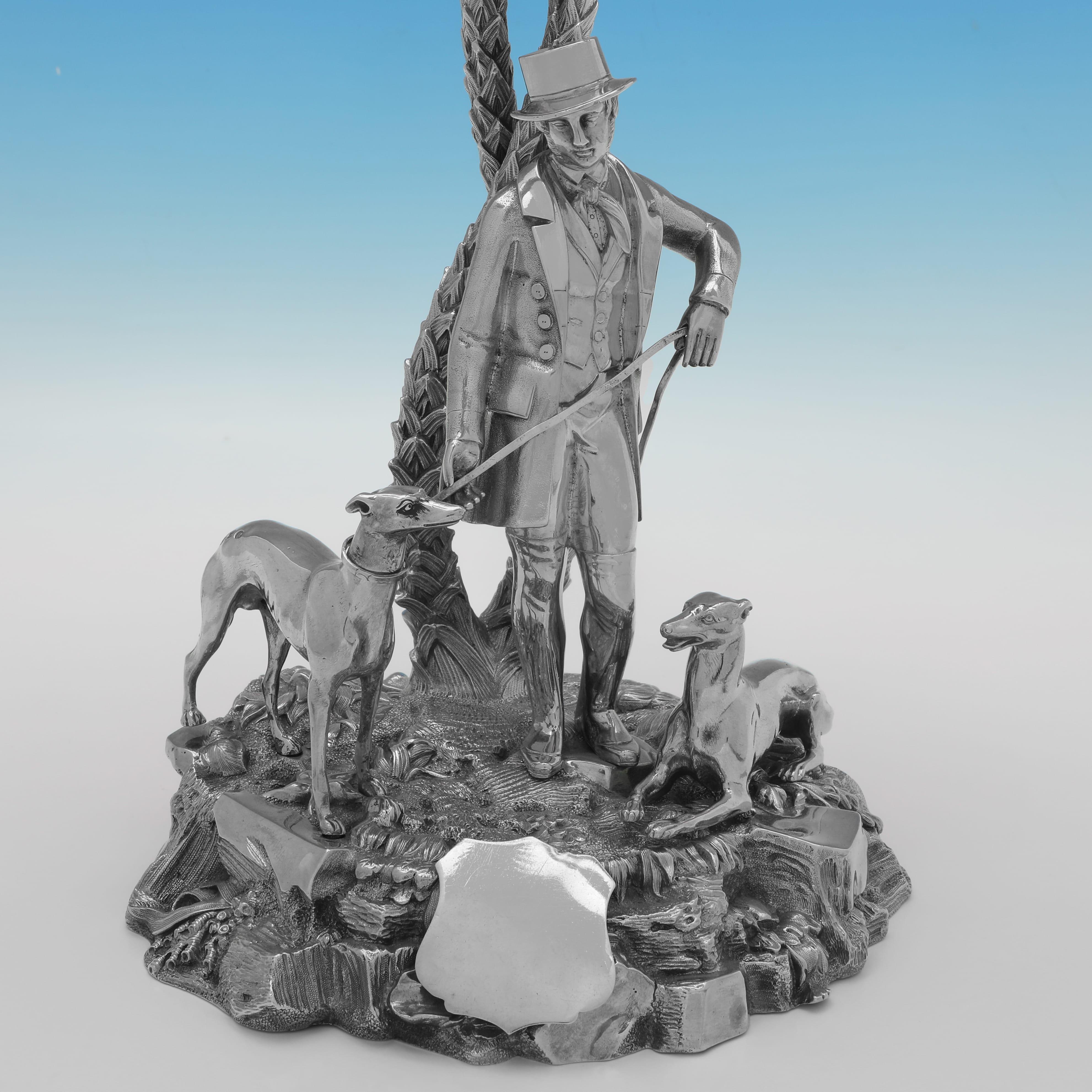 Anglais Centre de table victorien en argent sterling avec bol en verre fabriqué en 1873 en vente