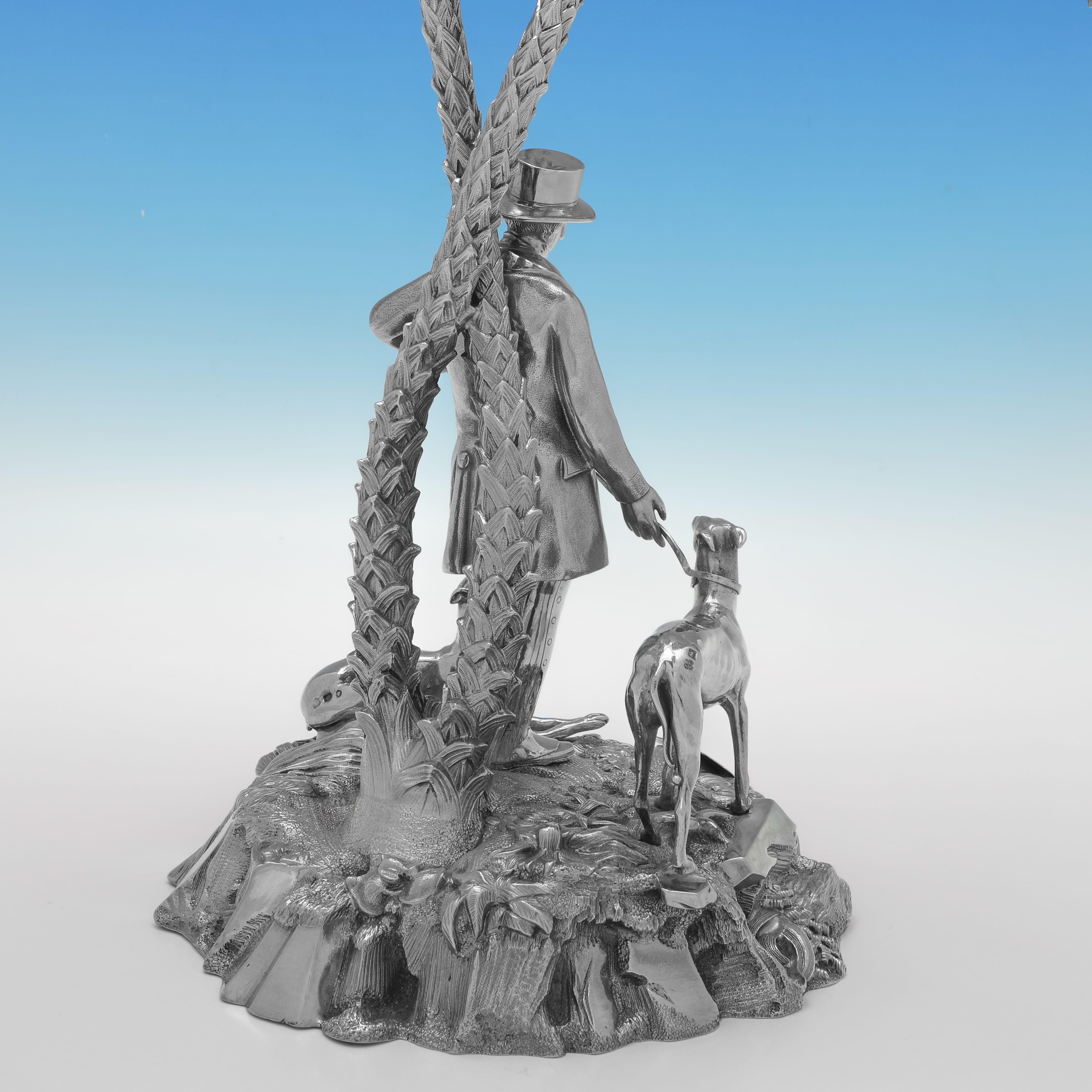 Centre de table victorien en argent sterling avec bol en verre fabriqué en 1873 Bon état - En vente à London, London